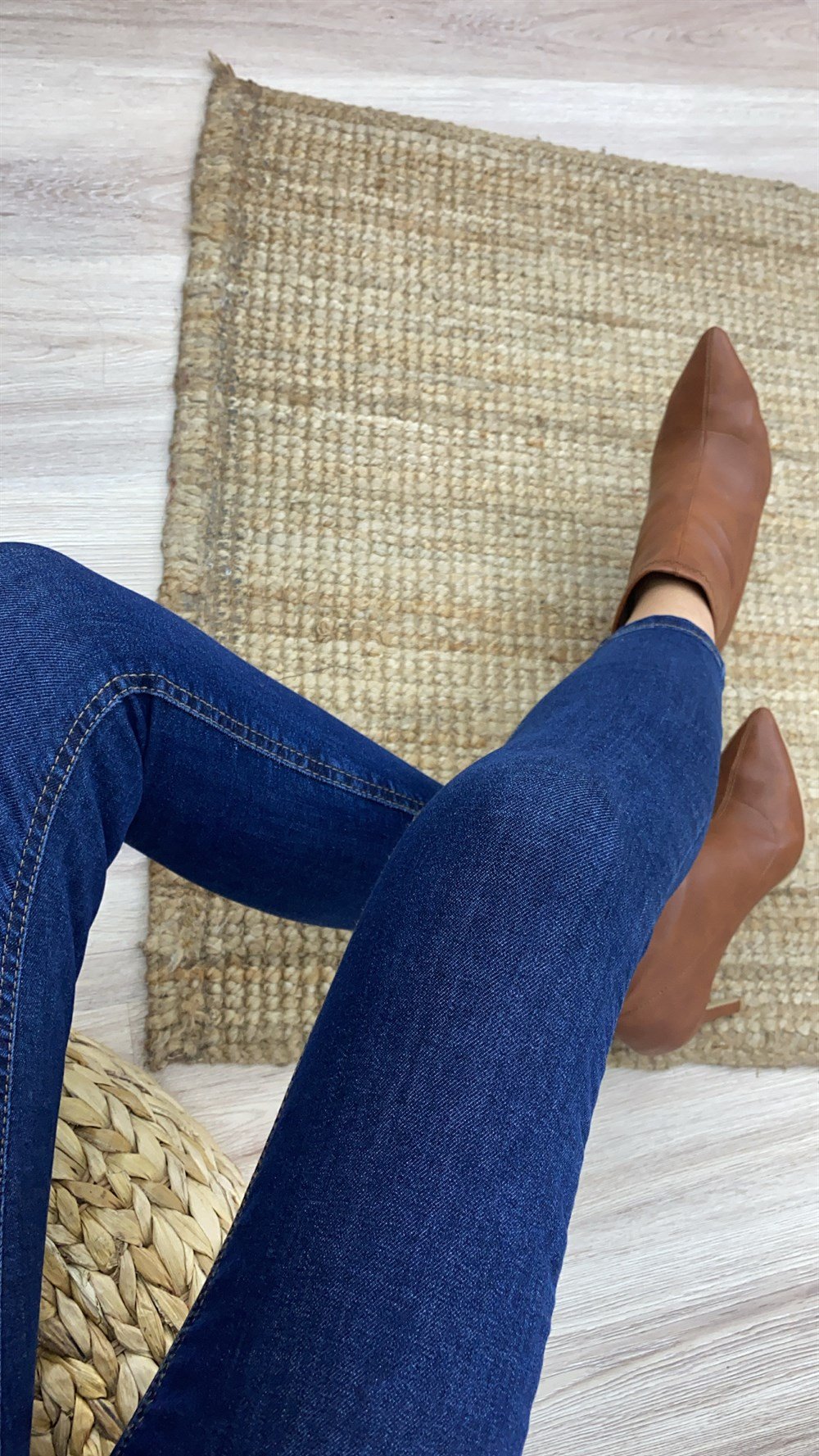 Koyu Mavi Kahverengi Dikişli Toparlayıcı Jean