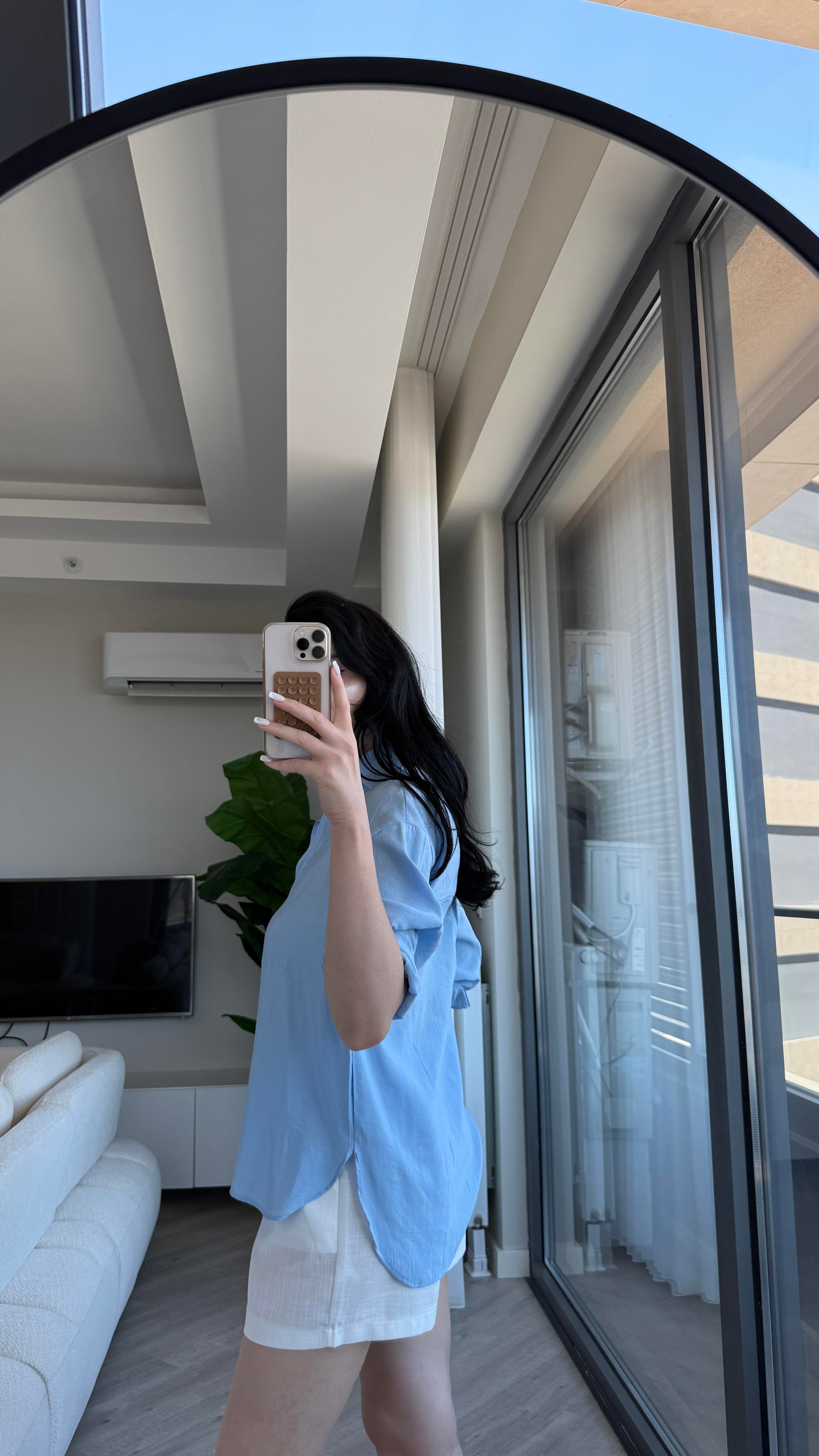 Mavi Cep Detaylı Modal Gömlek