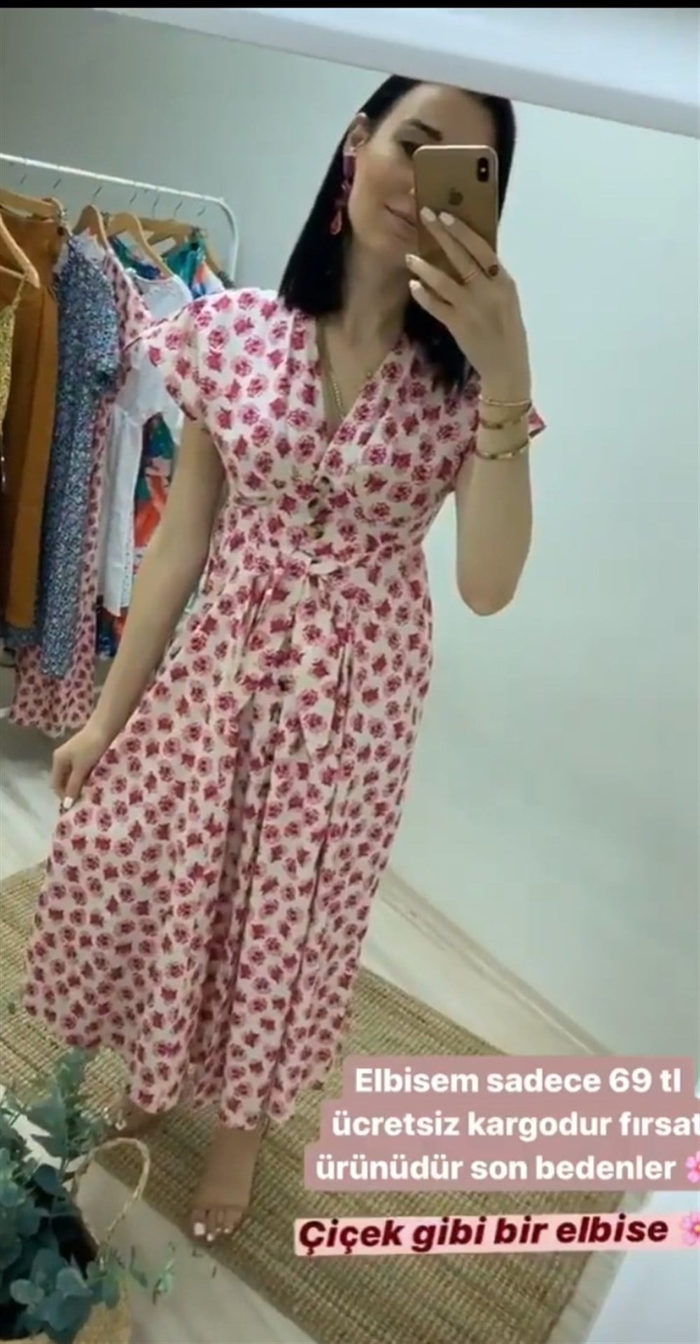 Pembe Çiçekli Elbise