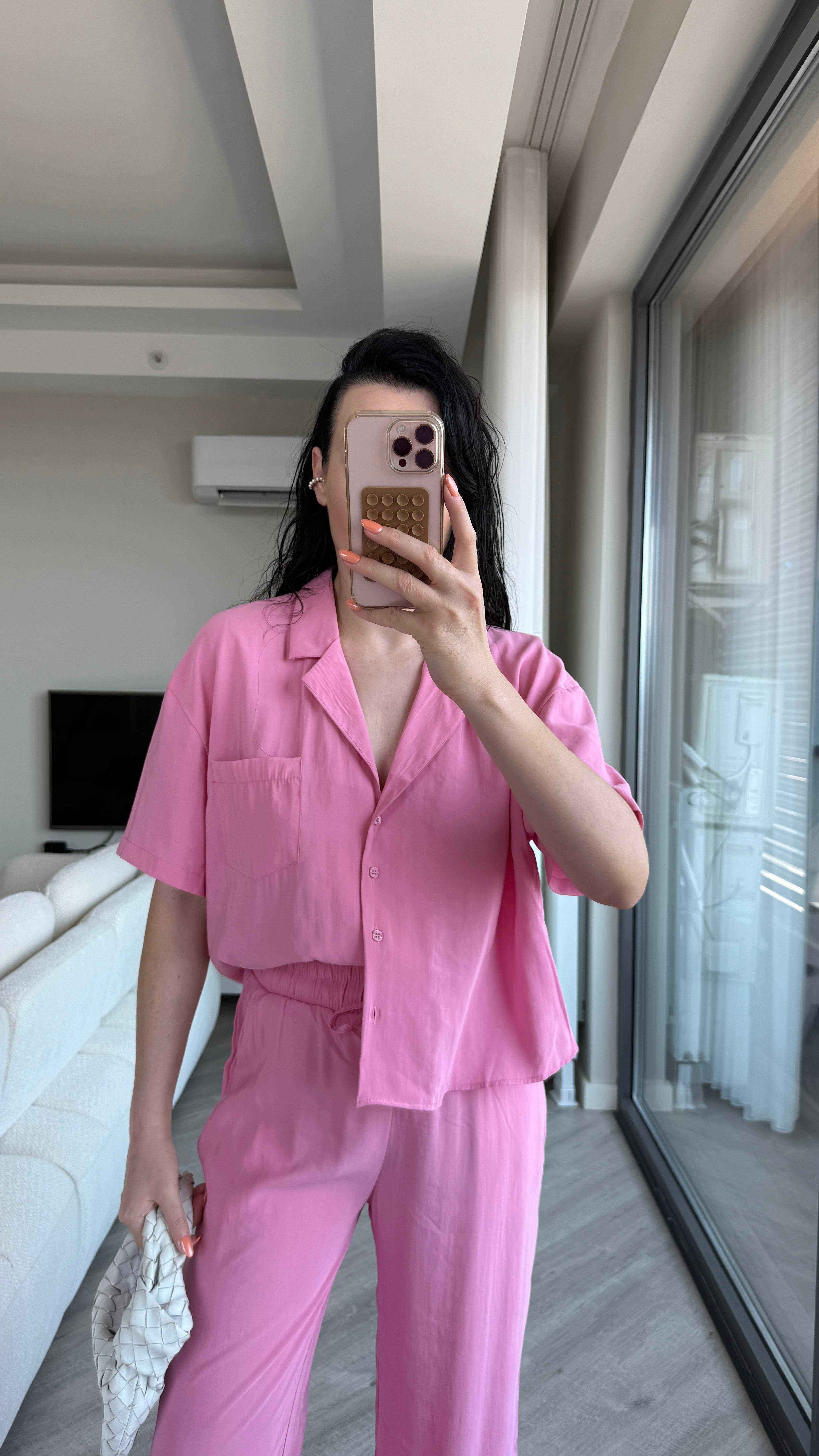 Pembe Gömlekli Modal Takım