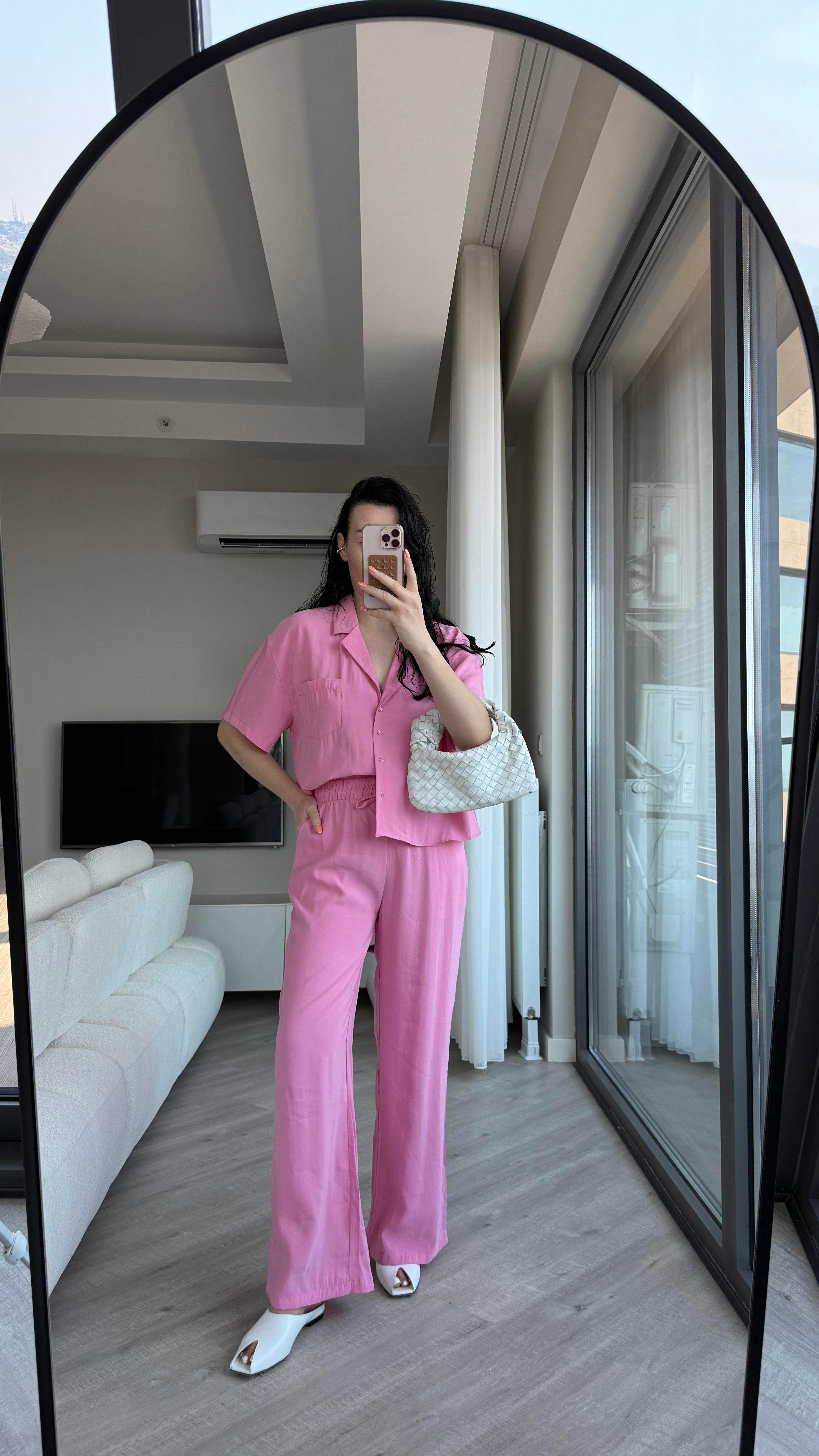 Pembe Gömlekli Modal Takım