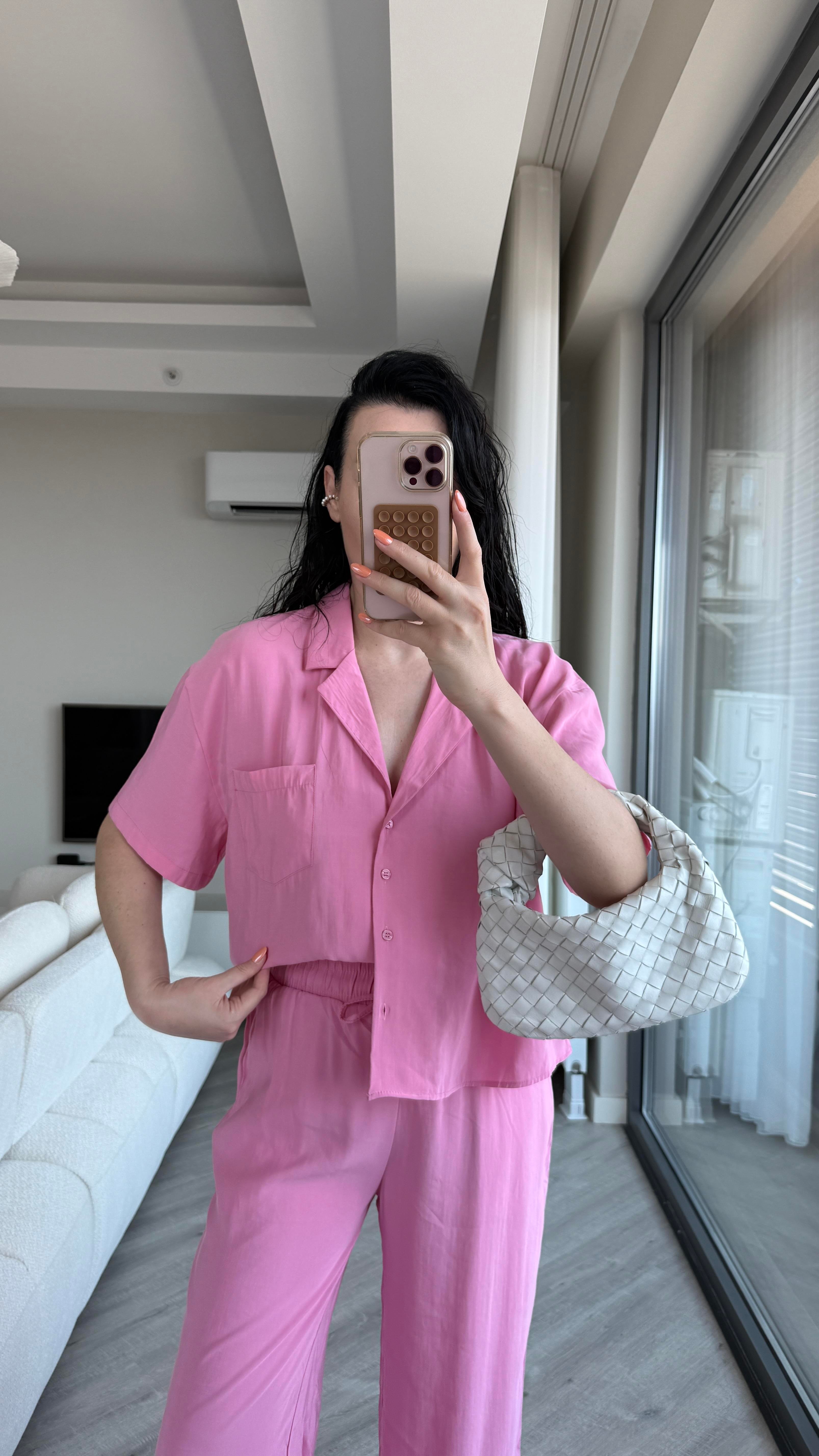 Pembe Gömlekli Modal Takım