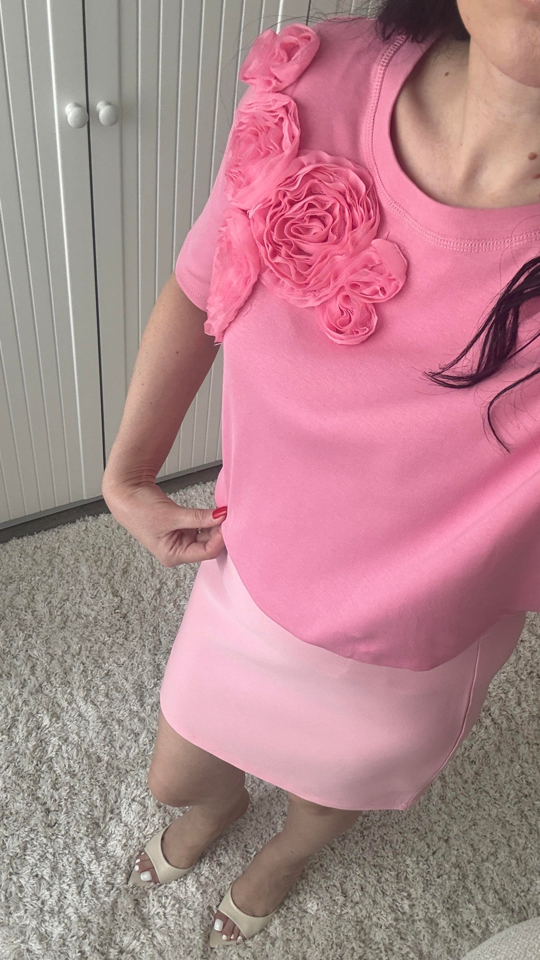 Pembe Gül Detaylı Tshirt