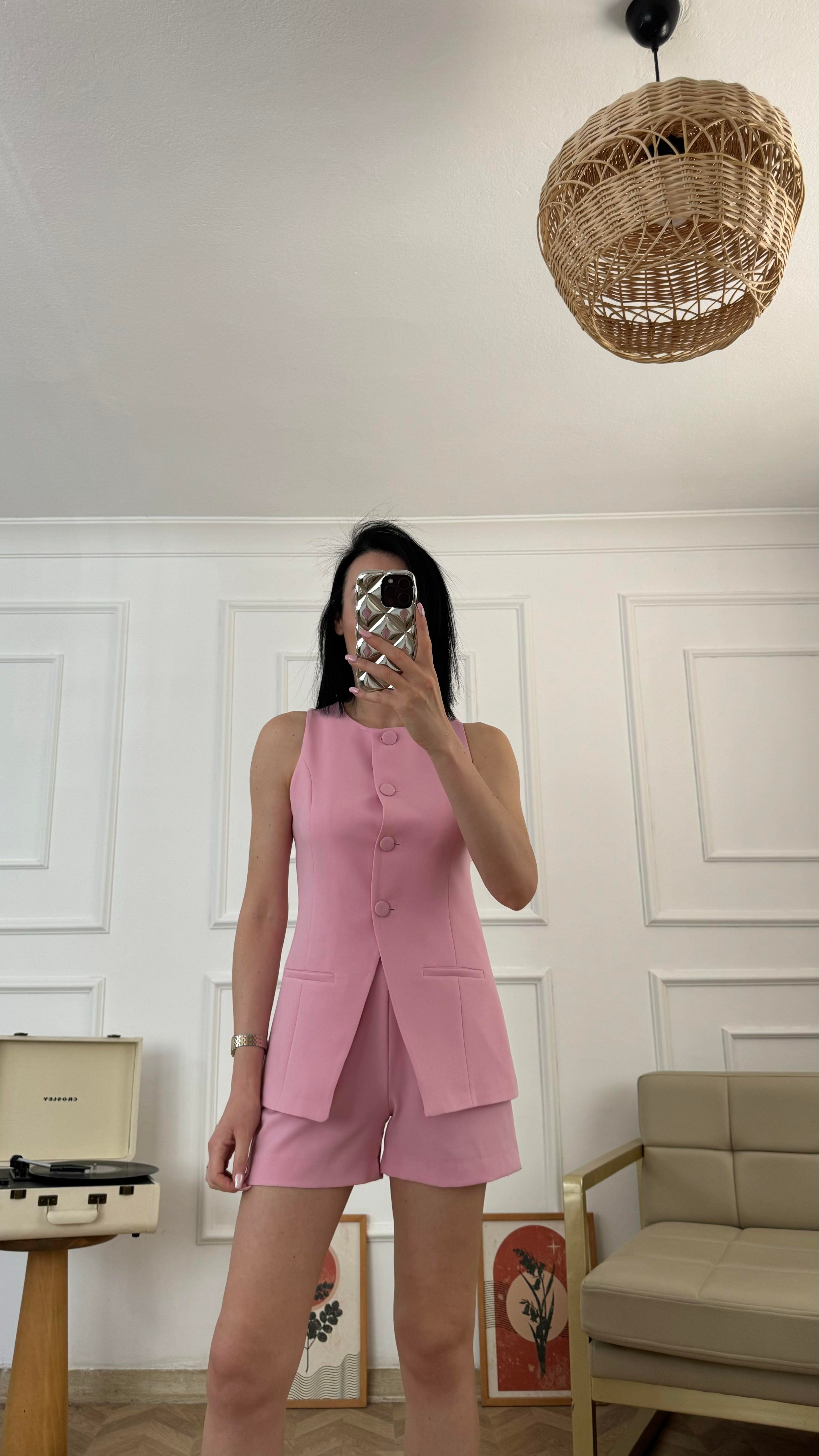 Pembe Şortlu Yelekli Takım