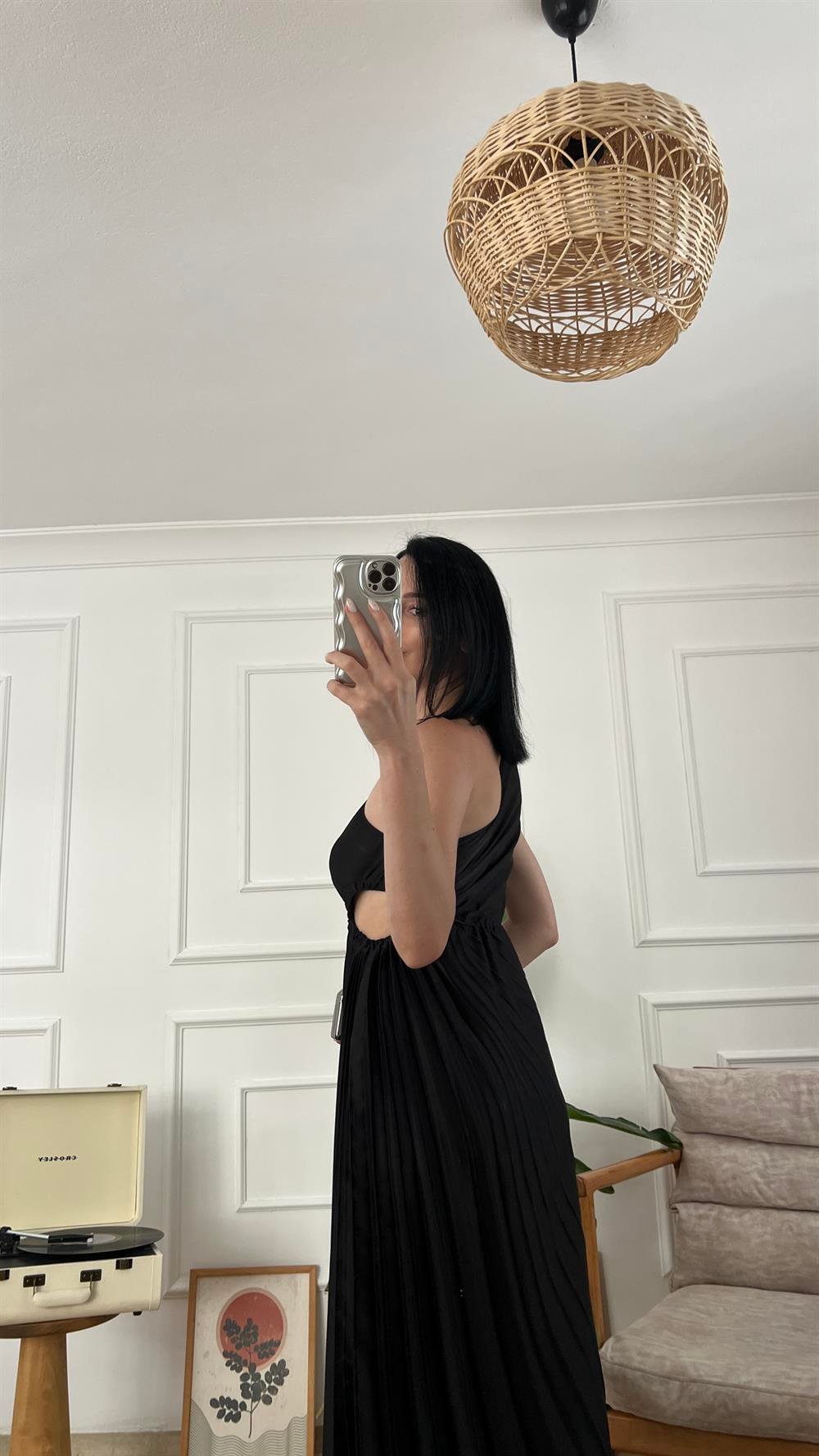 Pencere Detaylı Tek Omuz Pileli Saten Elbise