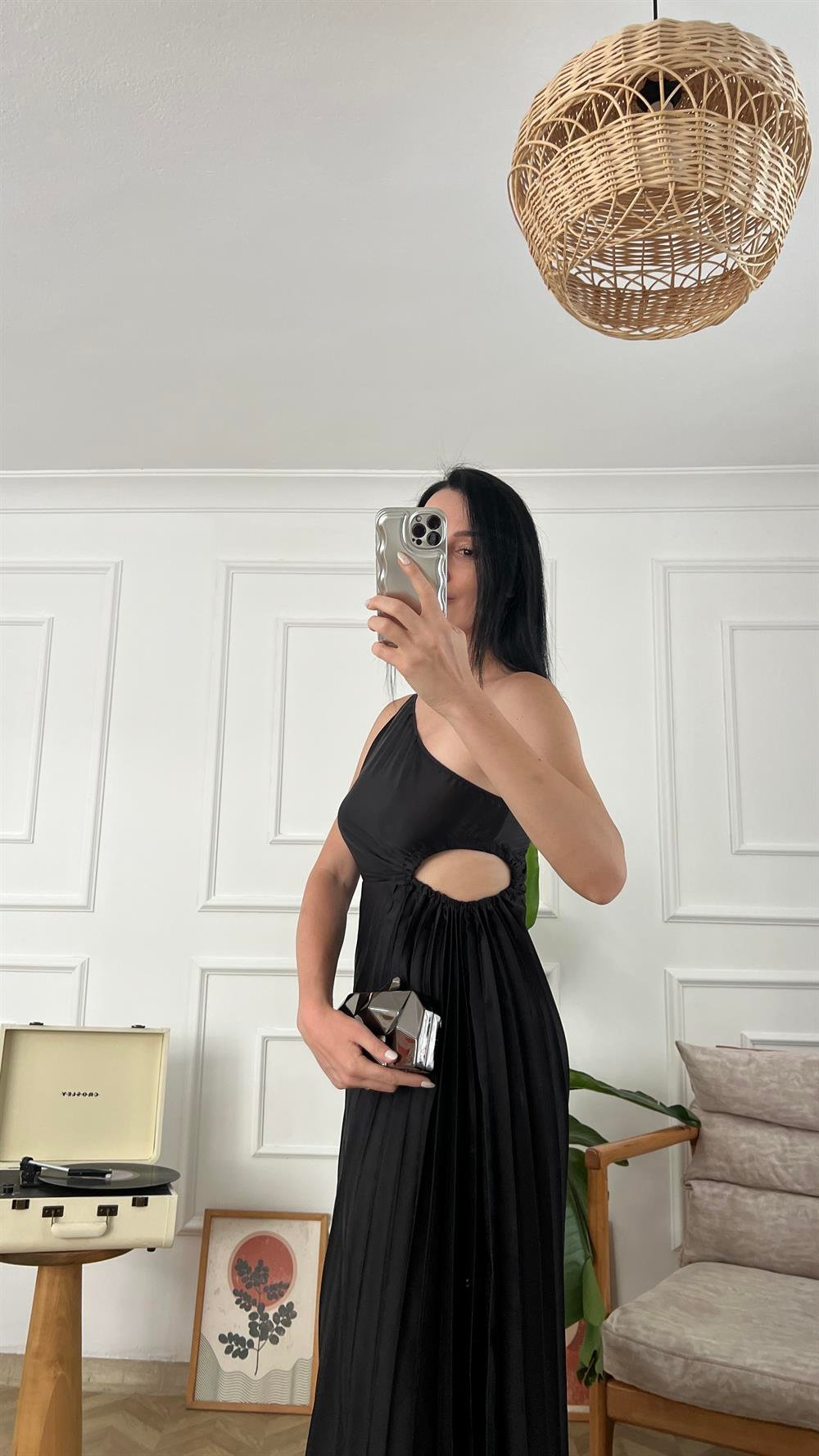 Pencere Detaylı Tek Omuz Pileli Saten Elbise