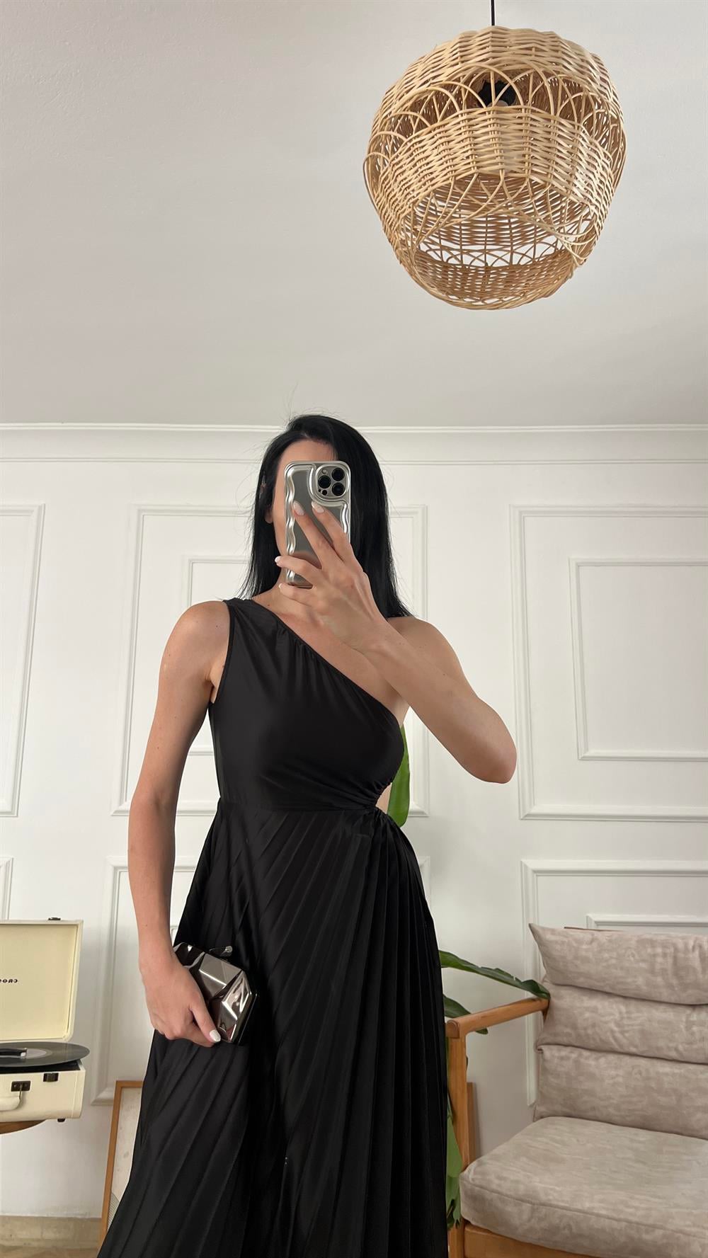 Pencere Detaylı Tek Omuz Pileli Saten Elbise