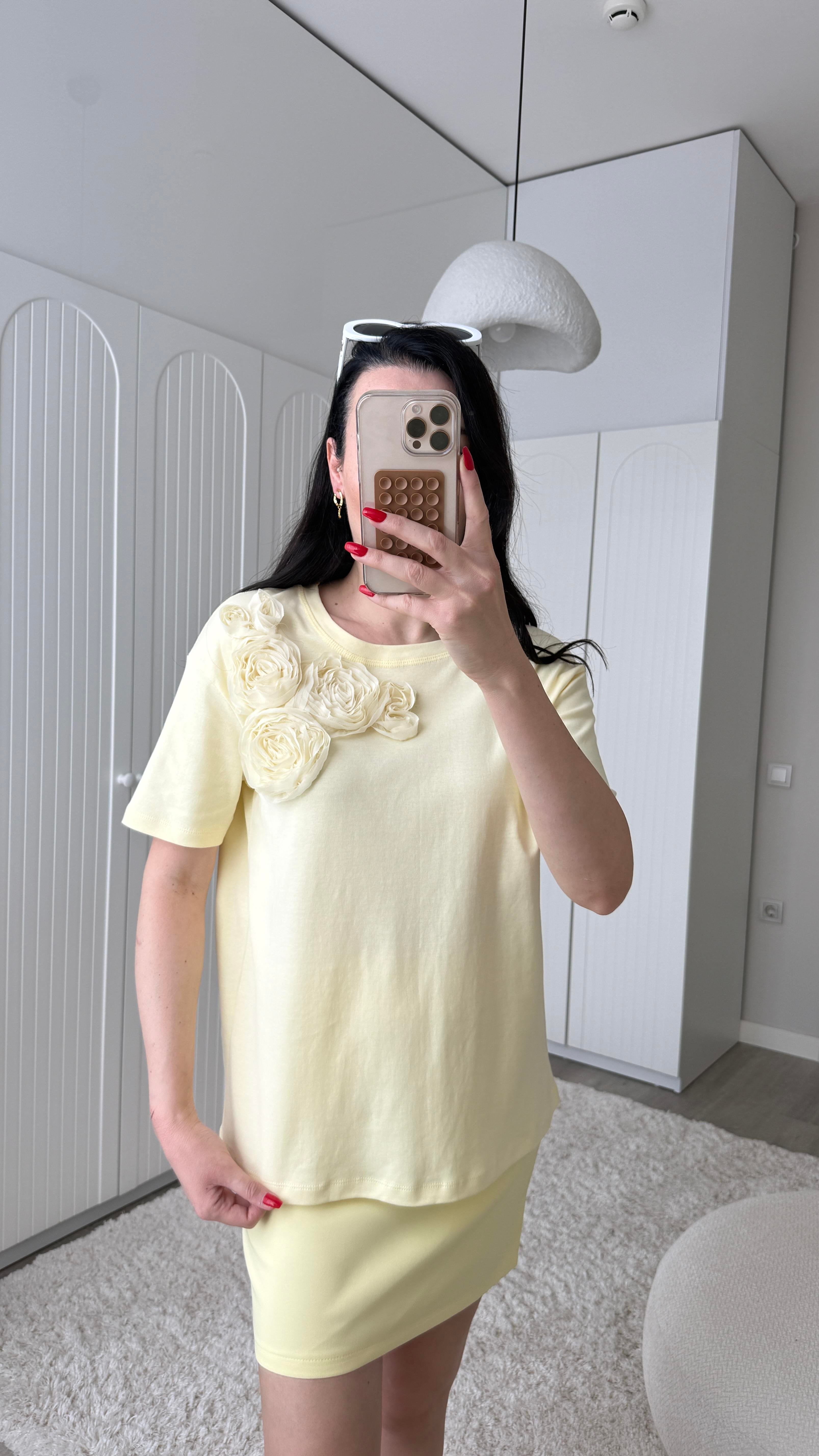 Sarı Gül Detaylı Tshirt