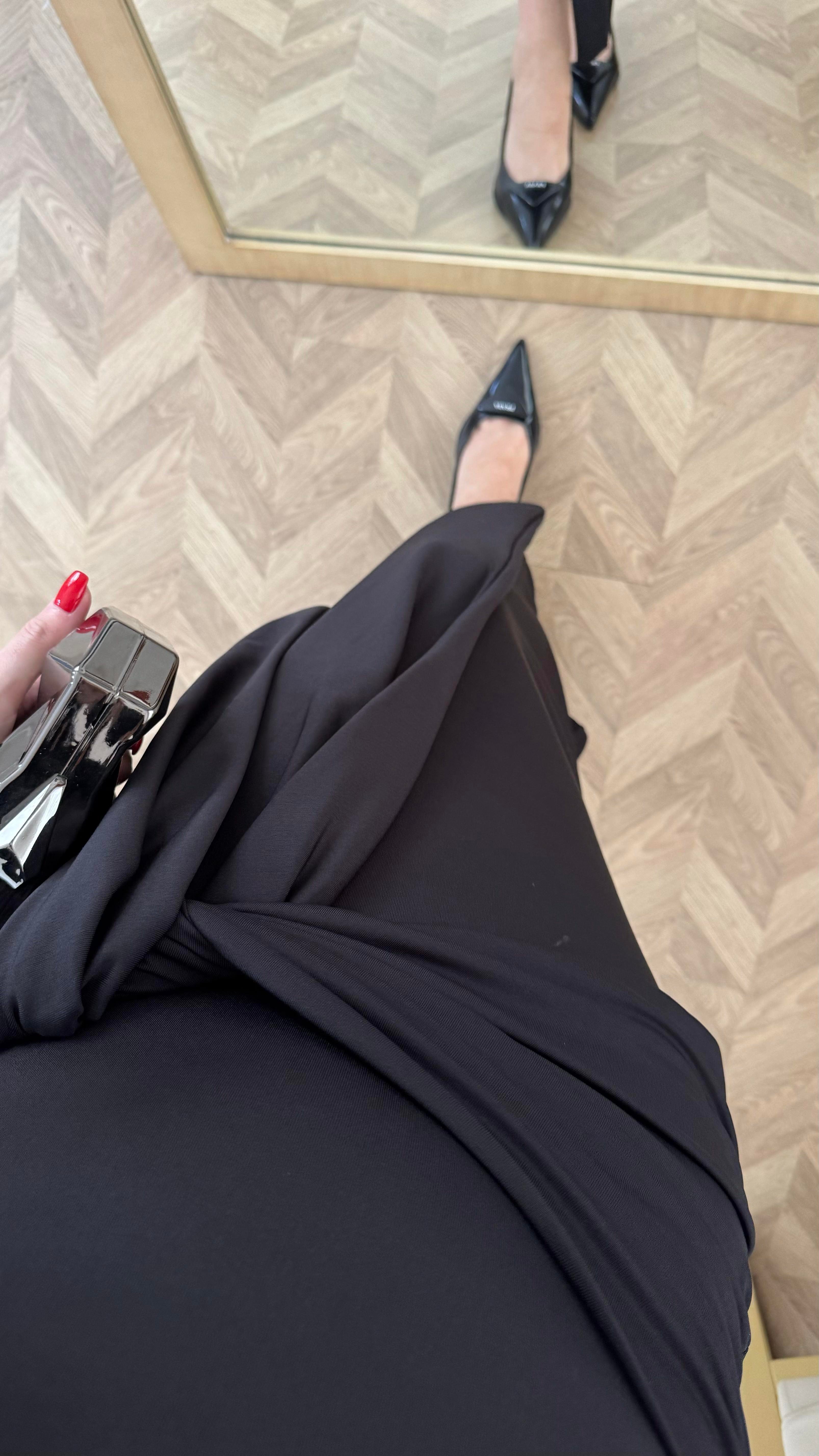 Siyah Drape Detaylı Bağlamalı Likralı Elbise