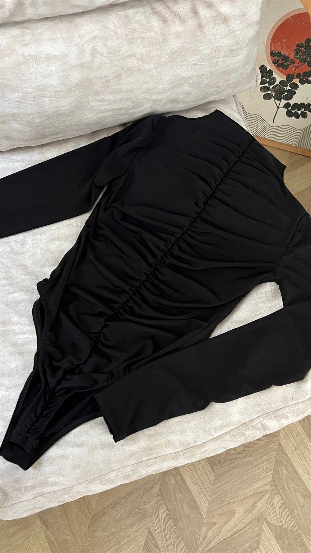 Siyah Drape Detaylı Body Suit