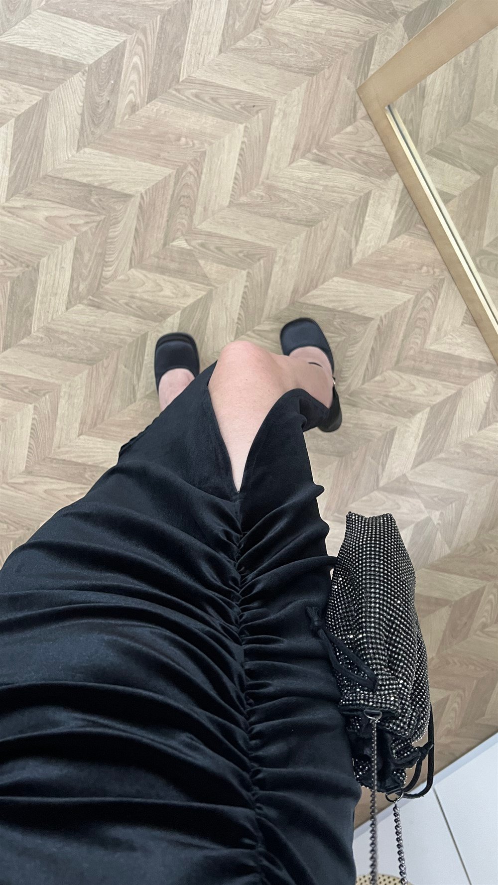 Siyah Drape Detaylı Kadife Elbise