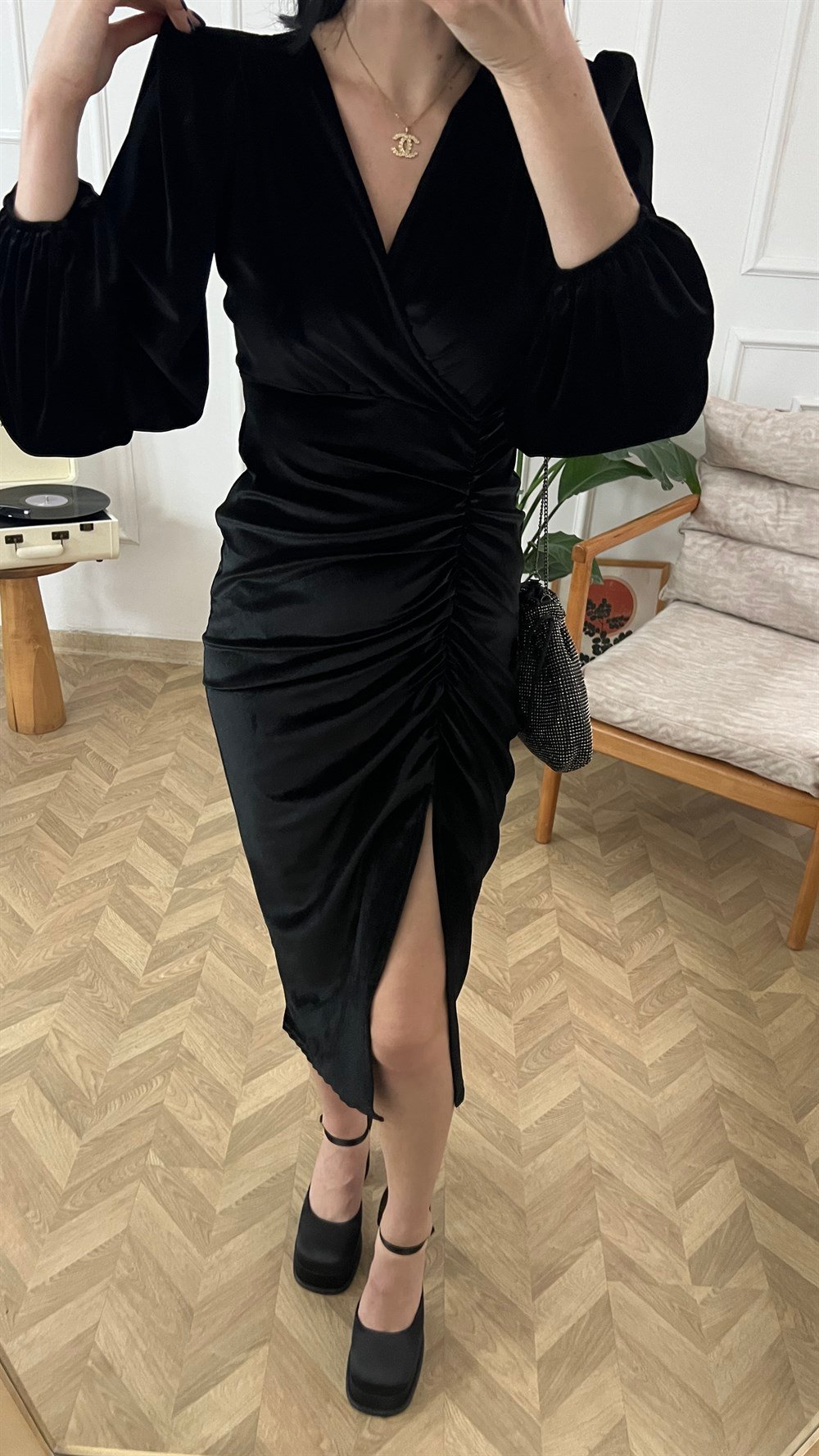 Siyah Drape Detaylı Kadife Elbise