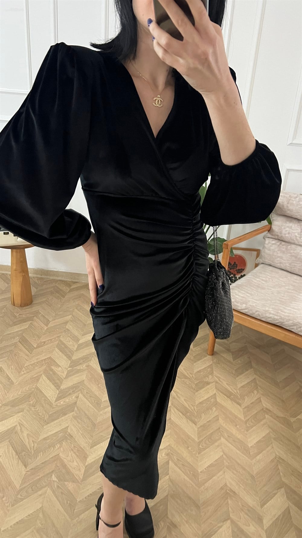 Siyah Drape Detaylı Kadife Elbise