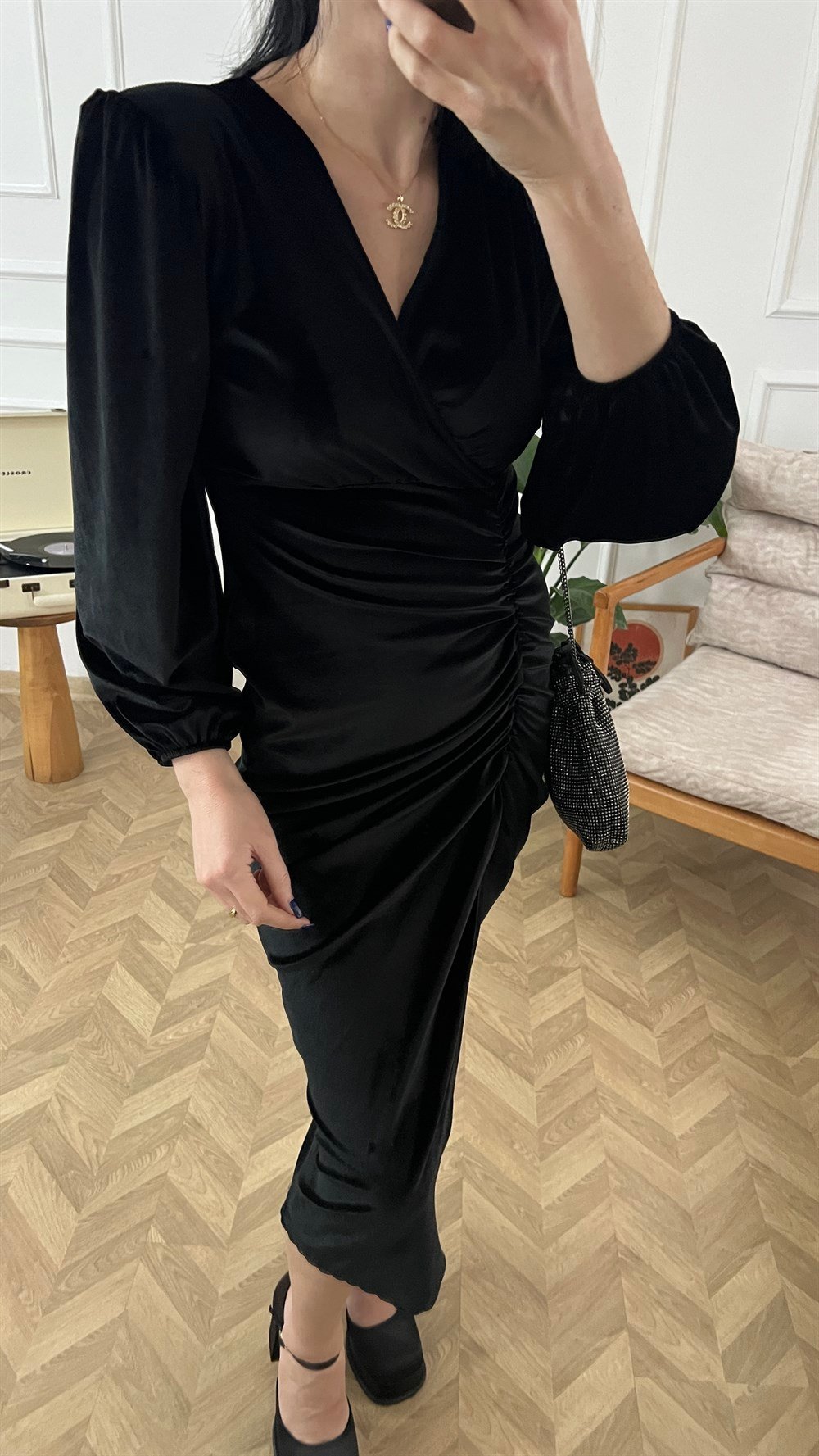 Siyah Drape Detaylı Kadife Elbise
