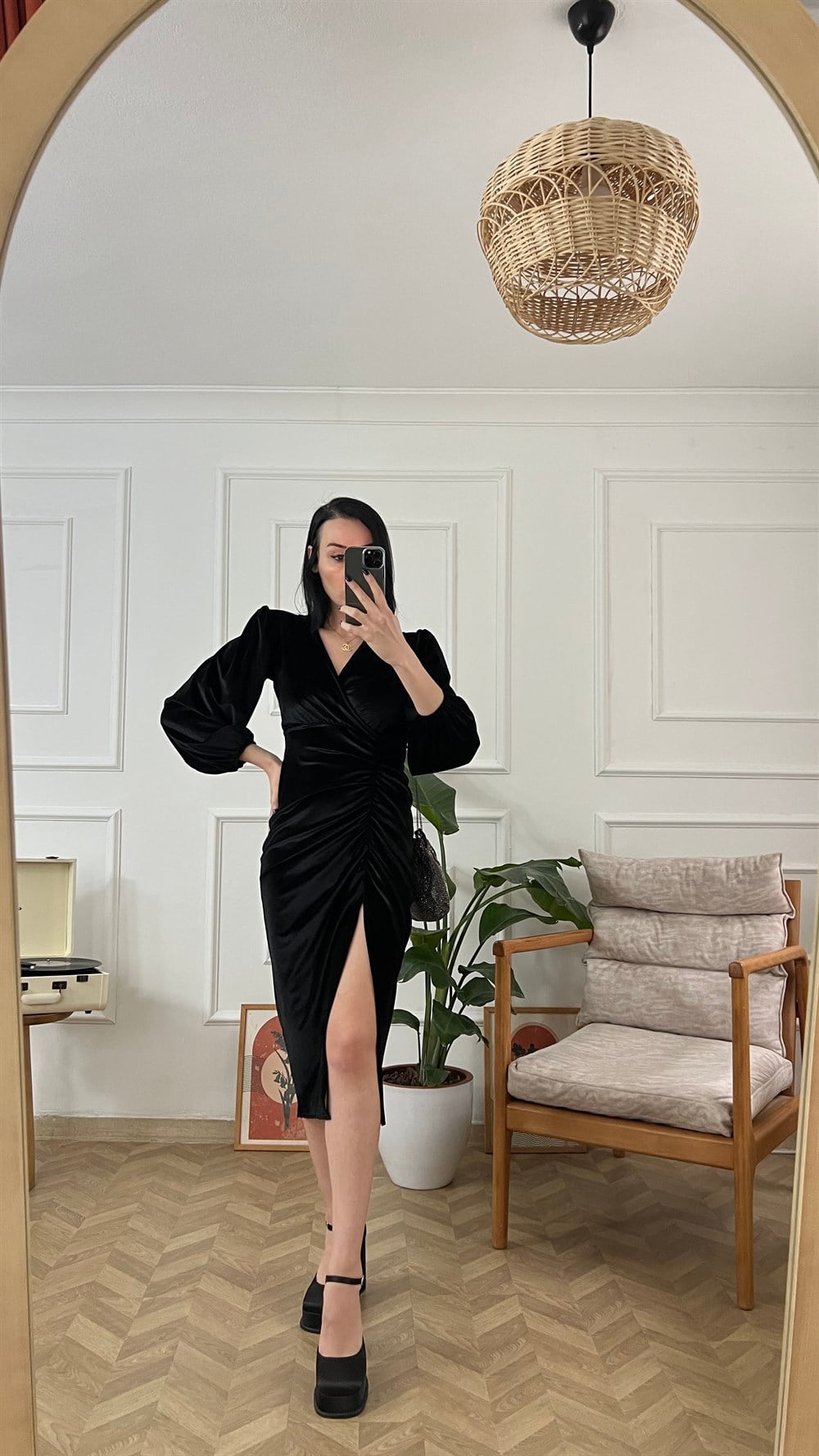 Siyah Drape Detaylı Kadife Elbise