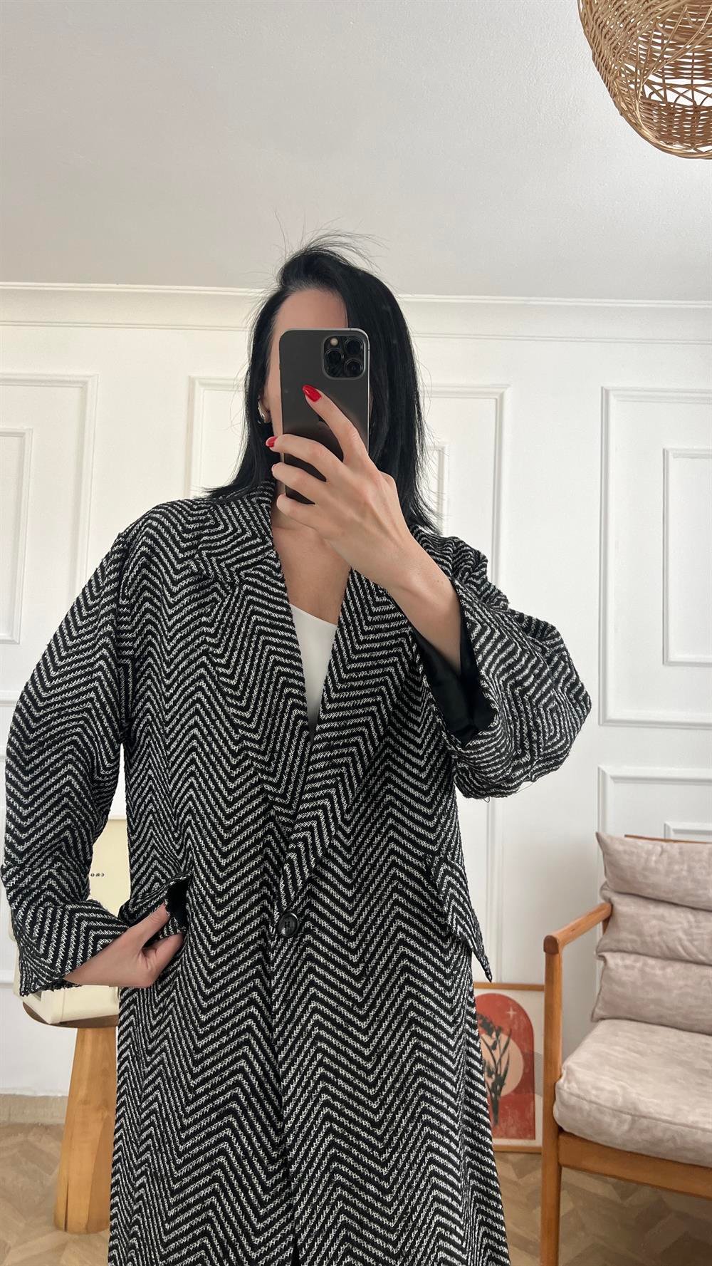 Siyah Gri Balık Sırtı Oversize Kaban