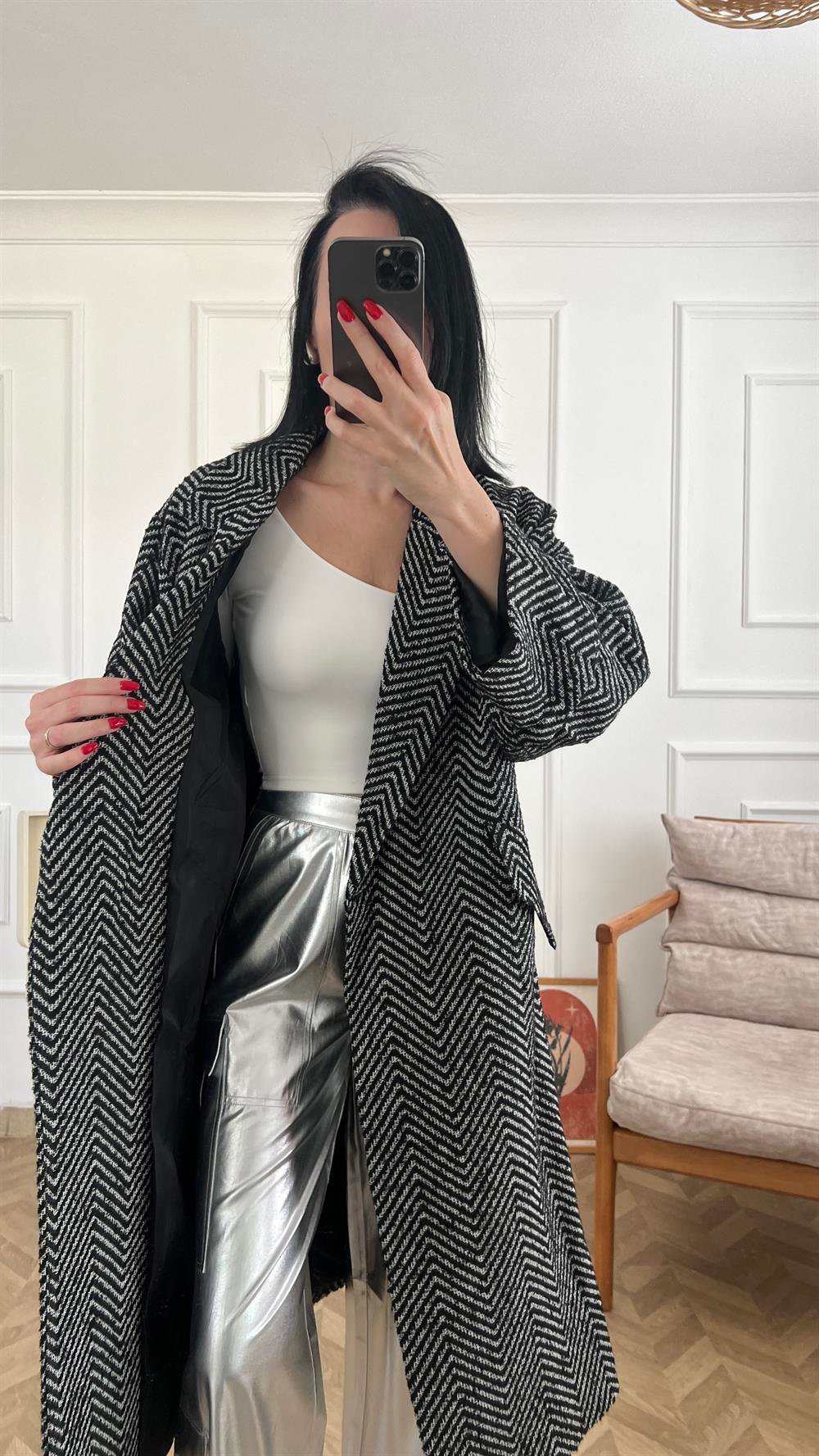 Siyah Gri Balık Sırtı Oversize Kaban