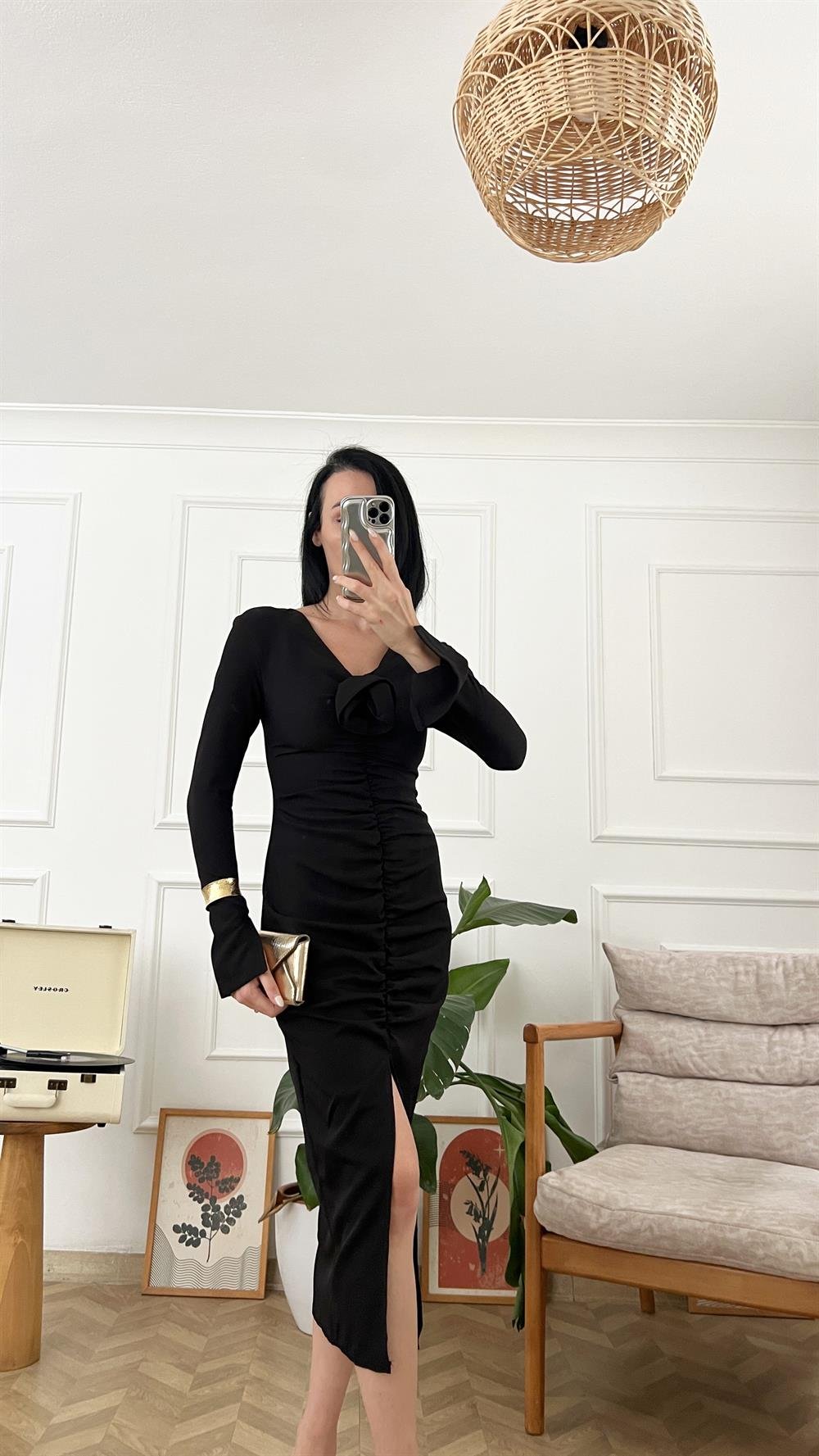 Siyah Gül Aksesuarlı Drape Detaylı Elbise