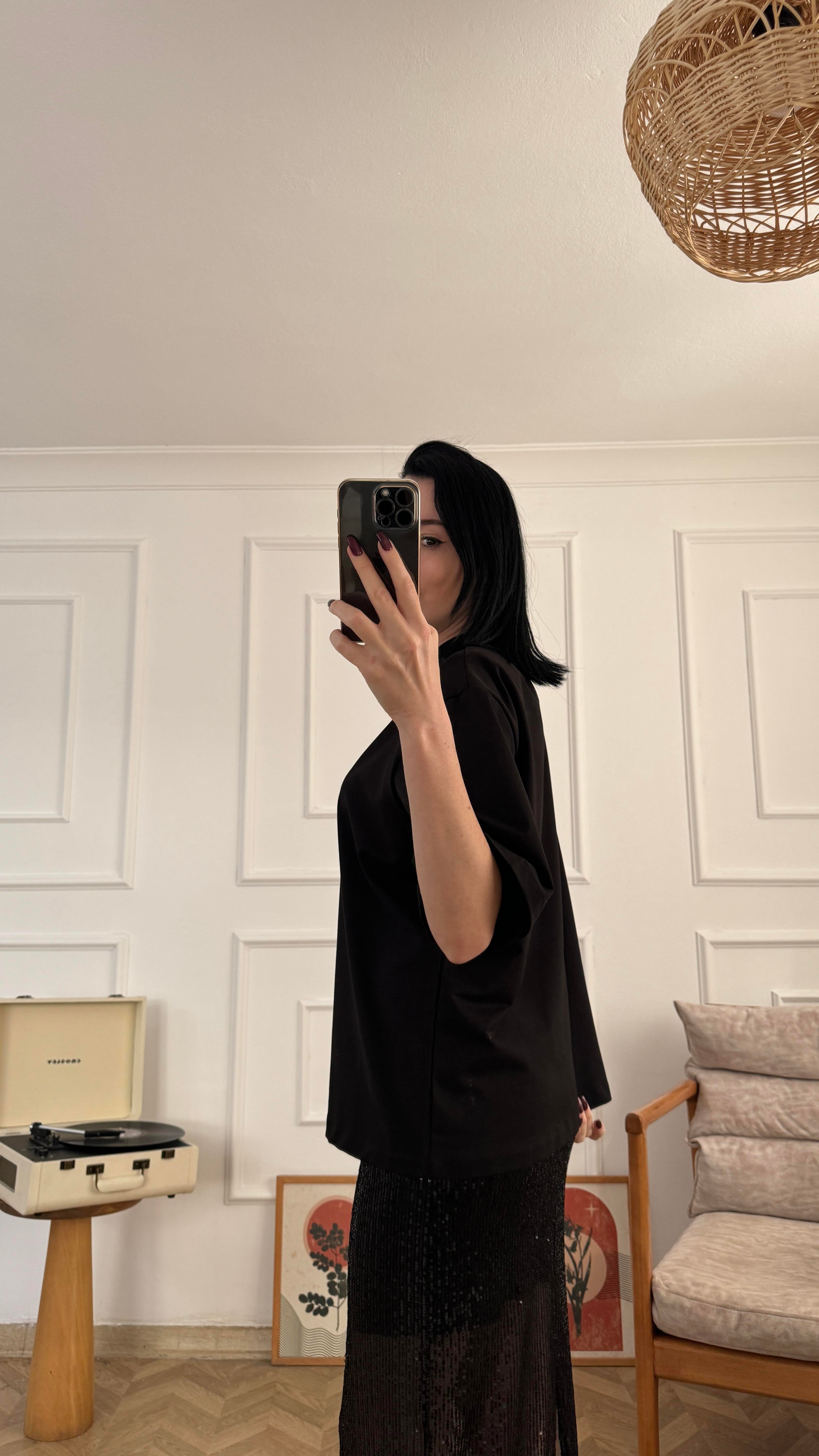 Siyah Omuzları Vatkalı Oversize Tshirt