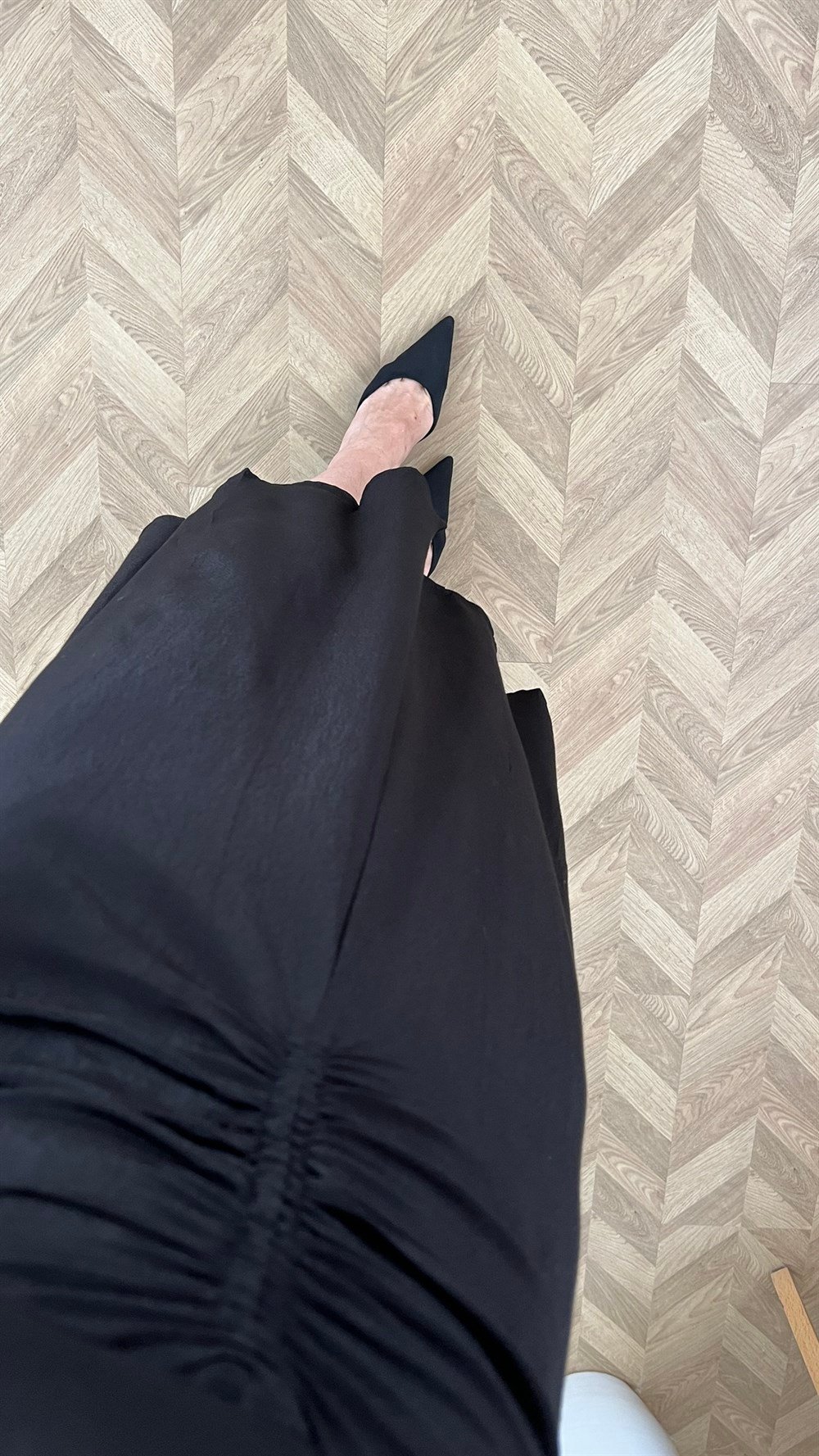 Siyah Ön Kısmı Drape Detaylı Elbise