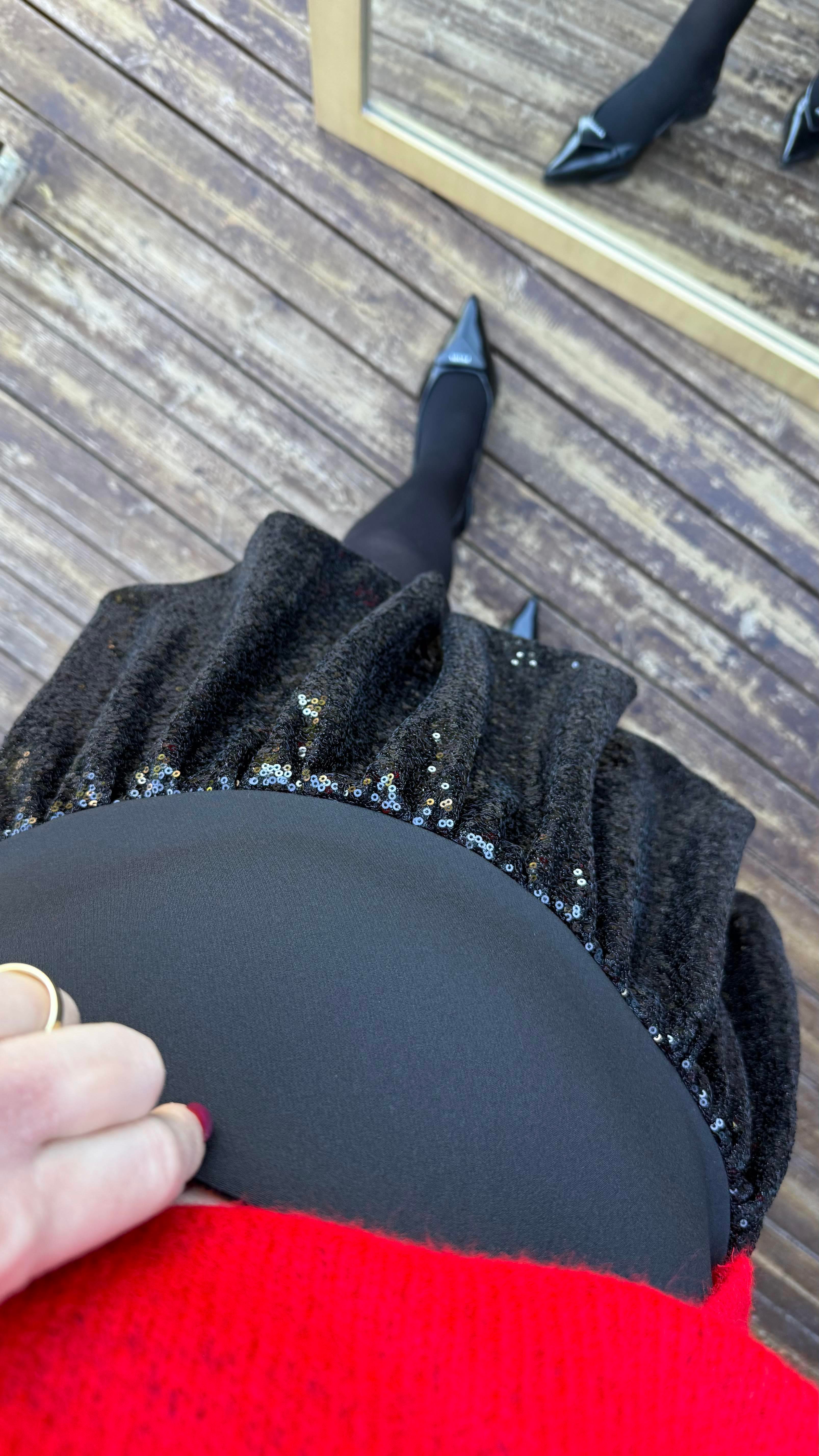 Siyah Pullu Balon Etek