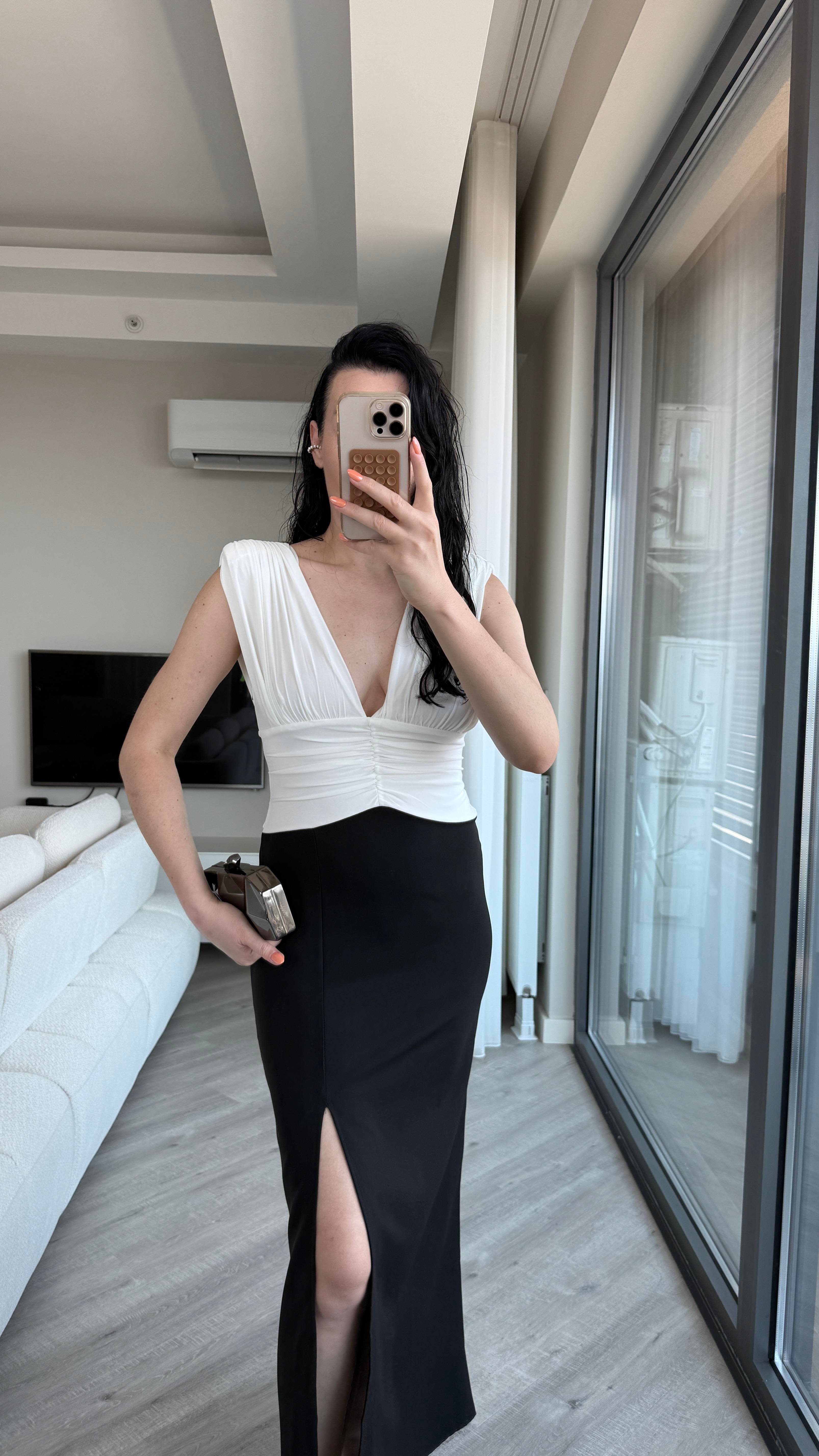 Siyah Yırtmaç Detaylı STELLA Elbise
