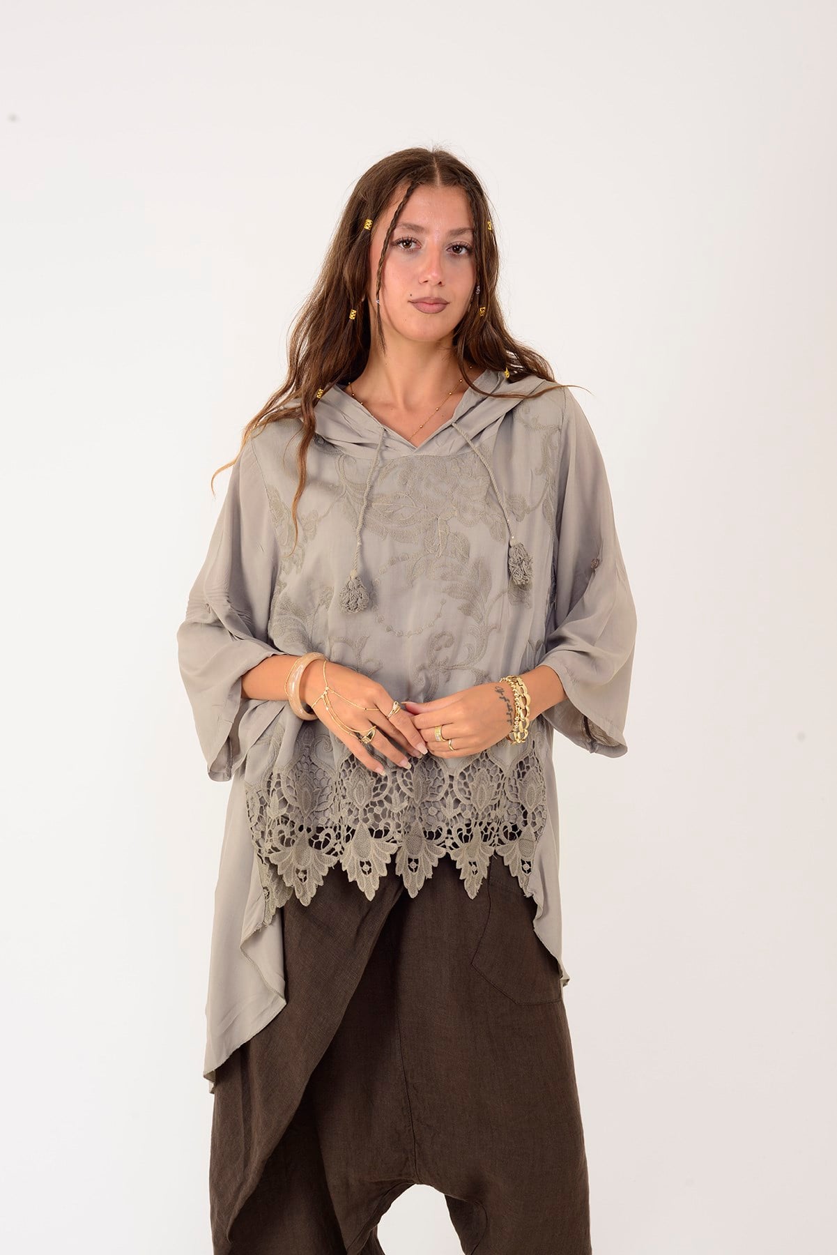 1607 GÜPÜR DETAY ARKASI UZUN KAPÜŞONLU BLUZ