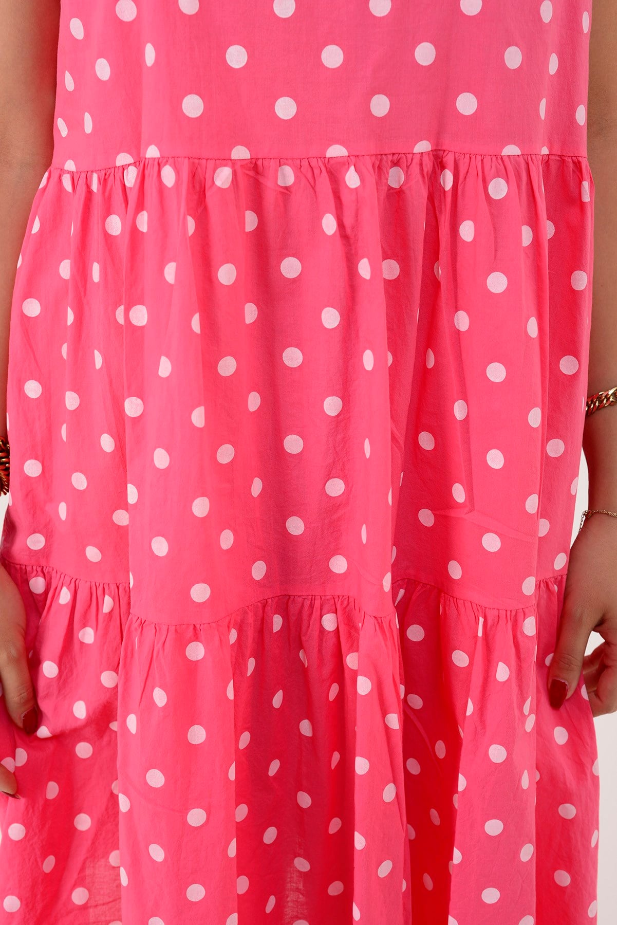 16578 MINNIE PUANTİYE DESEN VOLANLI KOLSUZ KISA ELBİSE