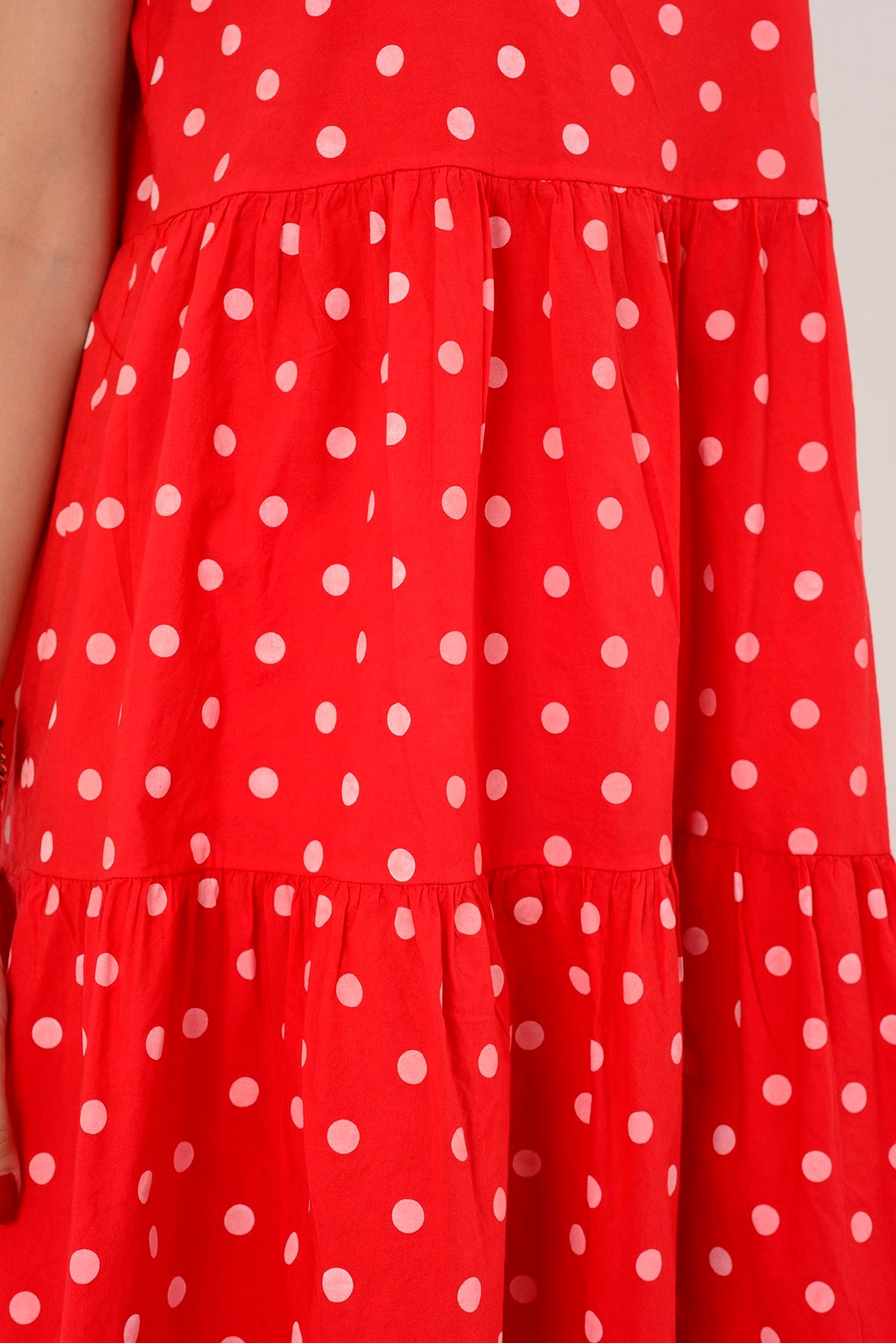 16578 MINNIE PUANTİYE DESEN VOLANLI KOLSUZ KISA ELBİSE