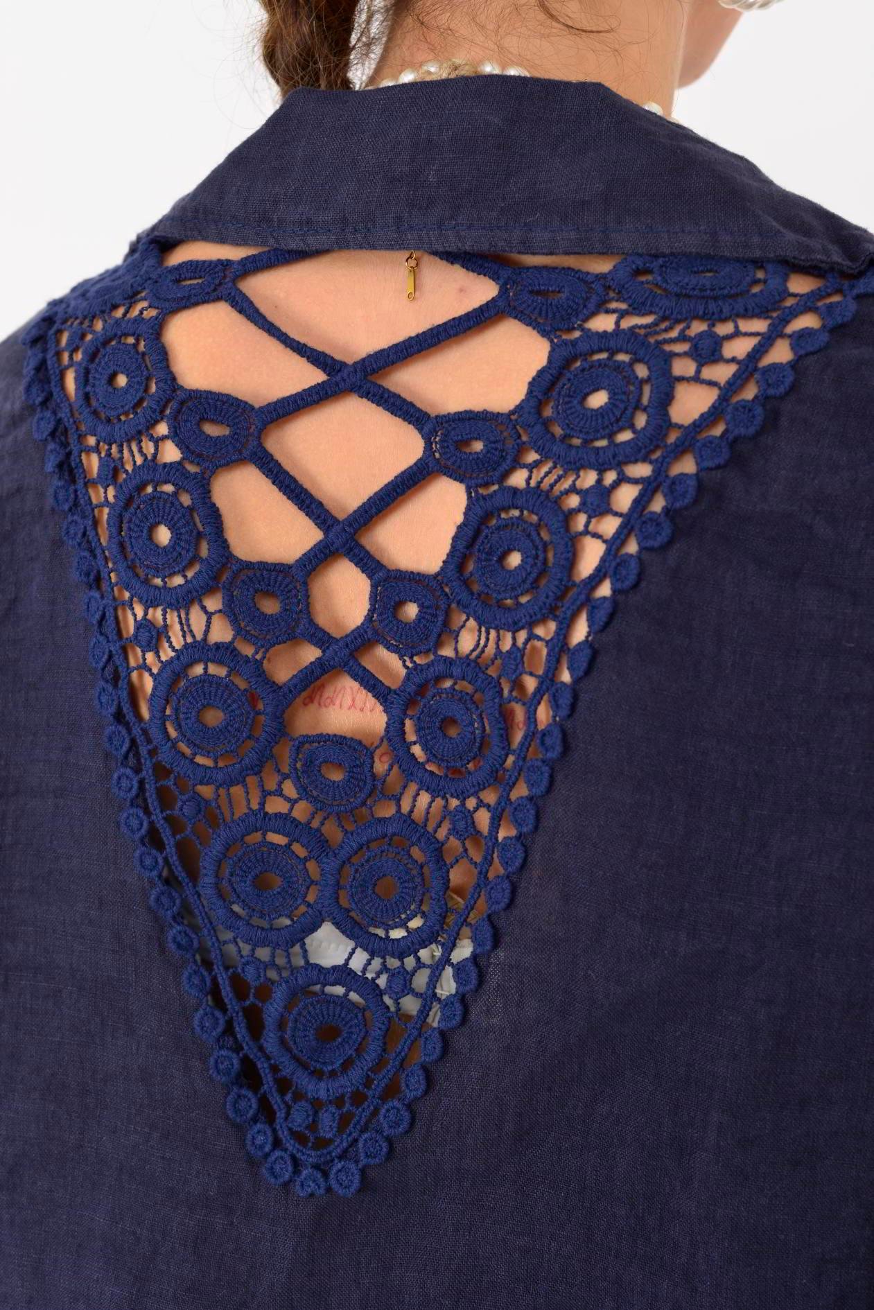 20-62 SIRTI GÜPÜRLÜ ÖNDEN BAĞLAMALI KETEN GÖMLEK