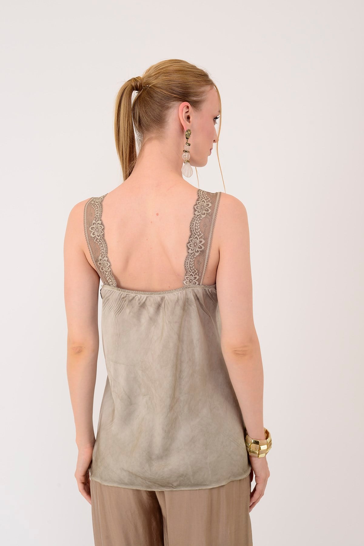 21336 V YAKA ASKILI DANTELLİ BLUZ