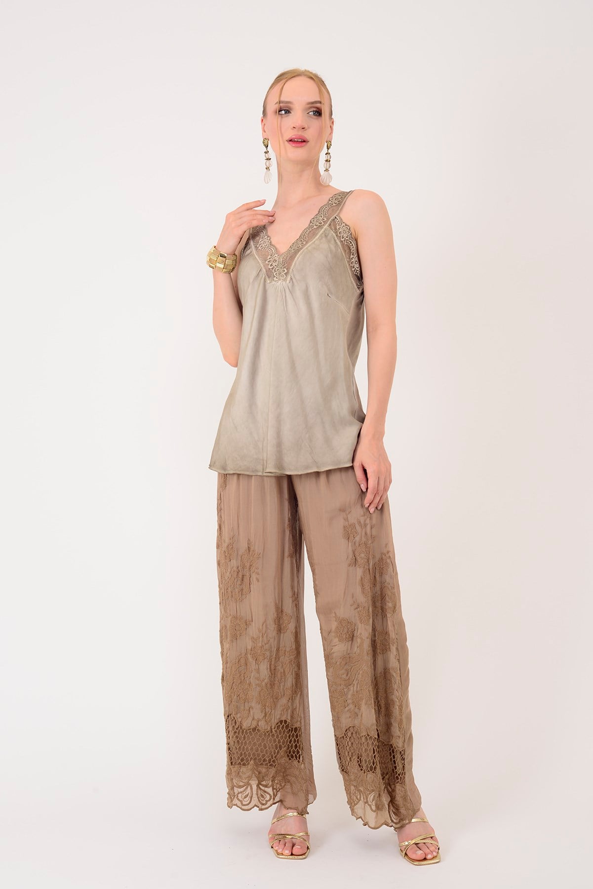21336 V YAKA ASKILI DANTELLİ BLUZ