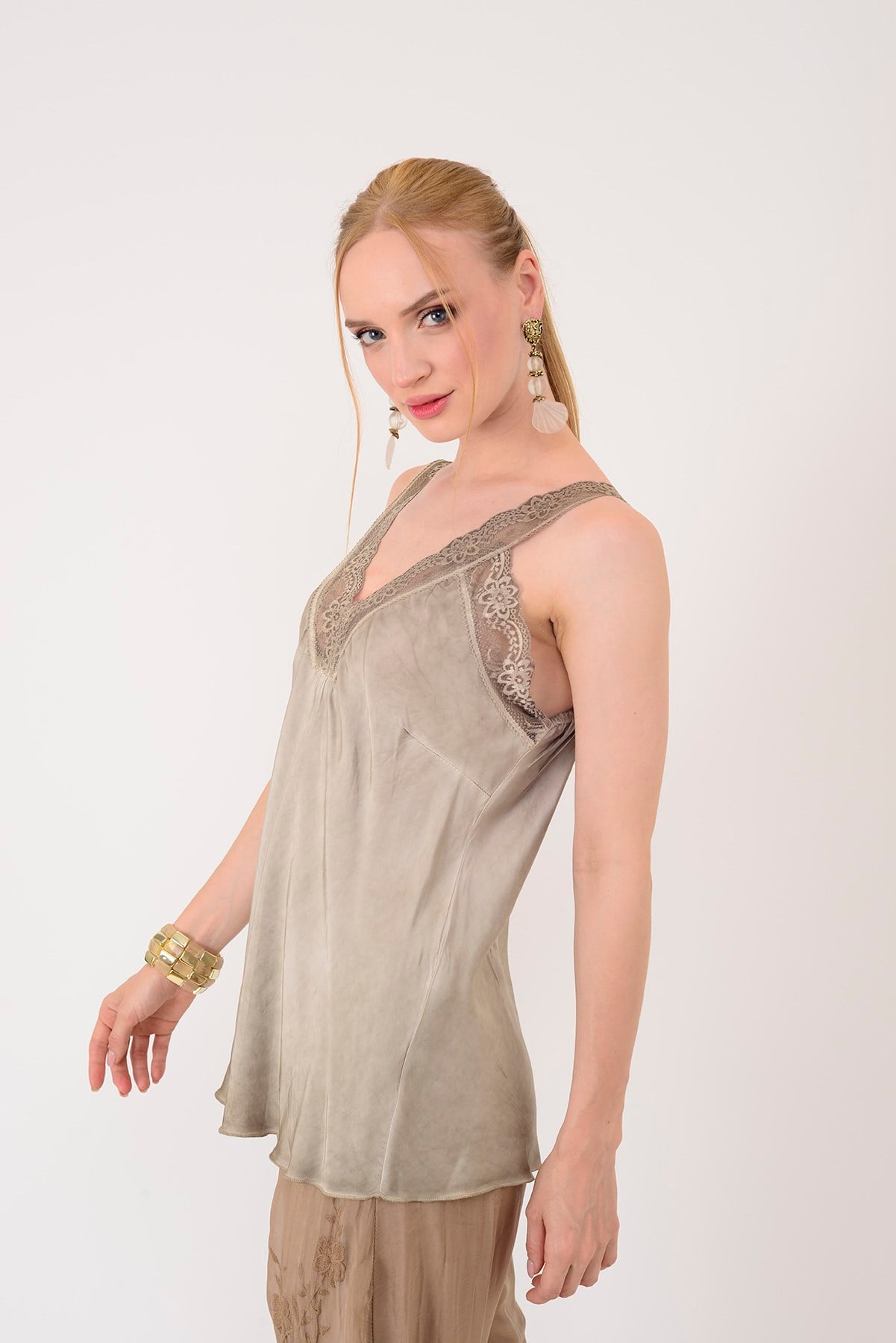 21336 V YAKA ASKILI DANTELLİ BLUZ