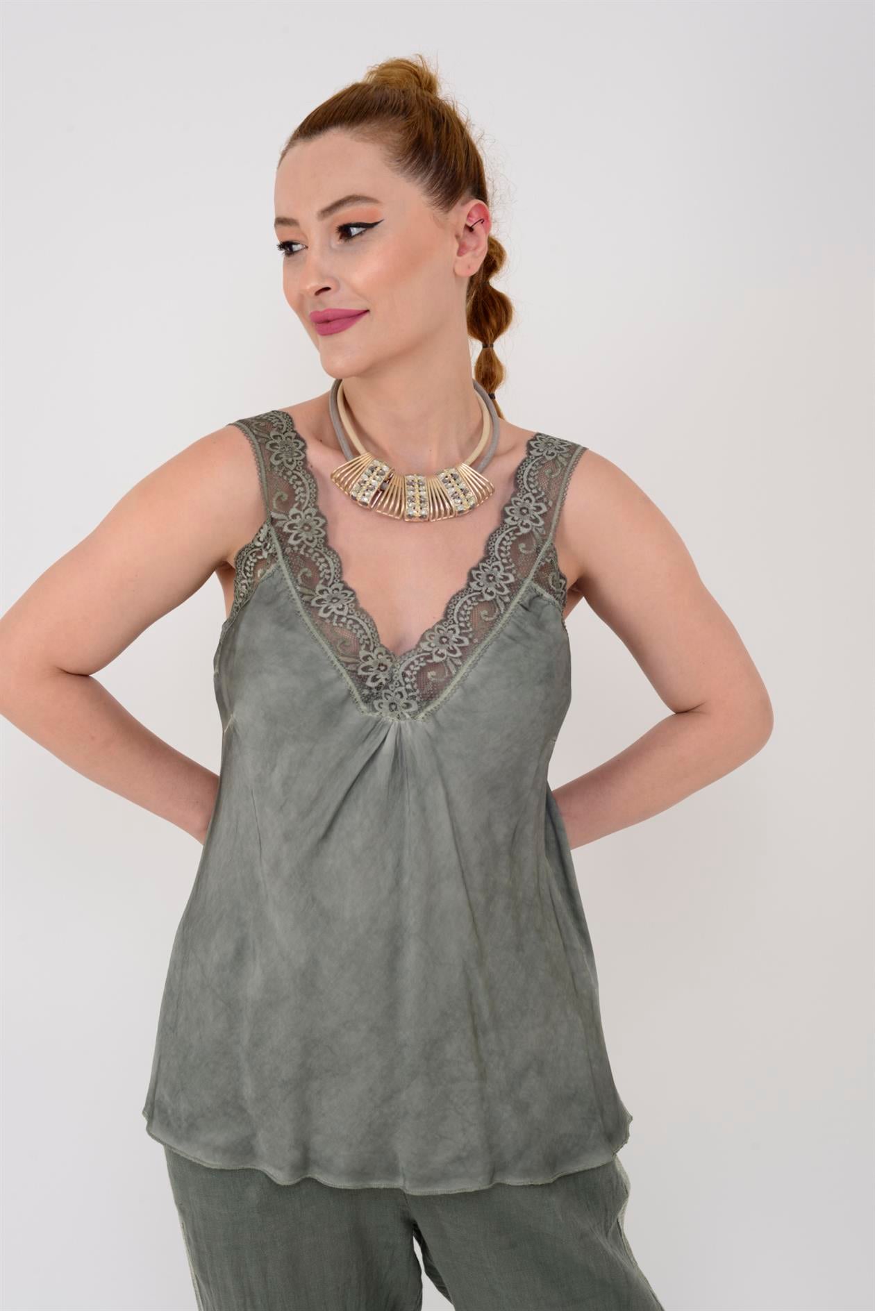 21336 V YAKA ASKILI DANTELLİ BLUZ