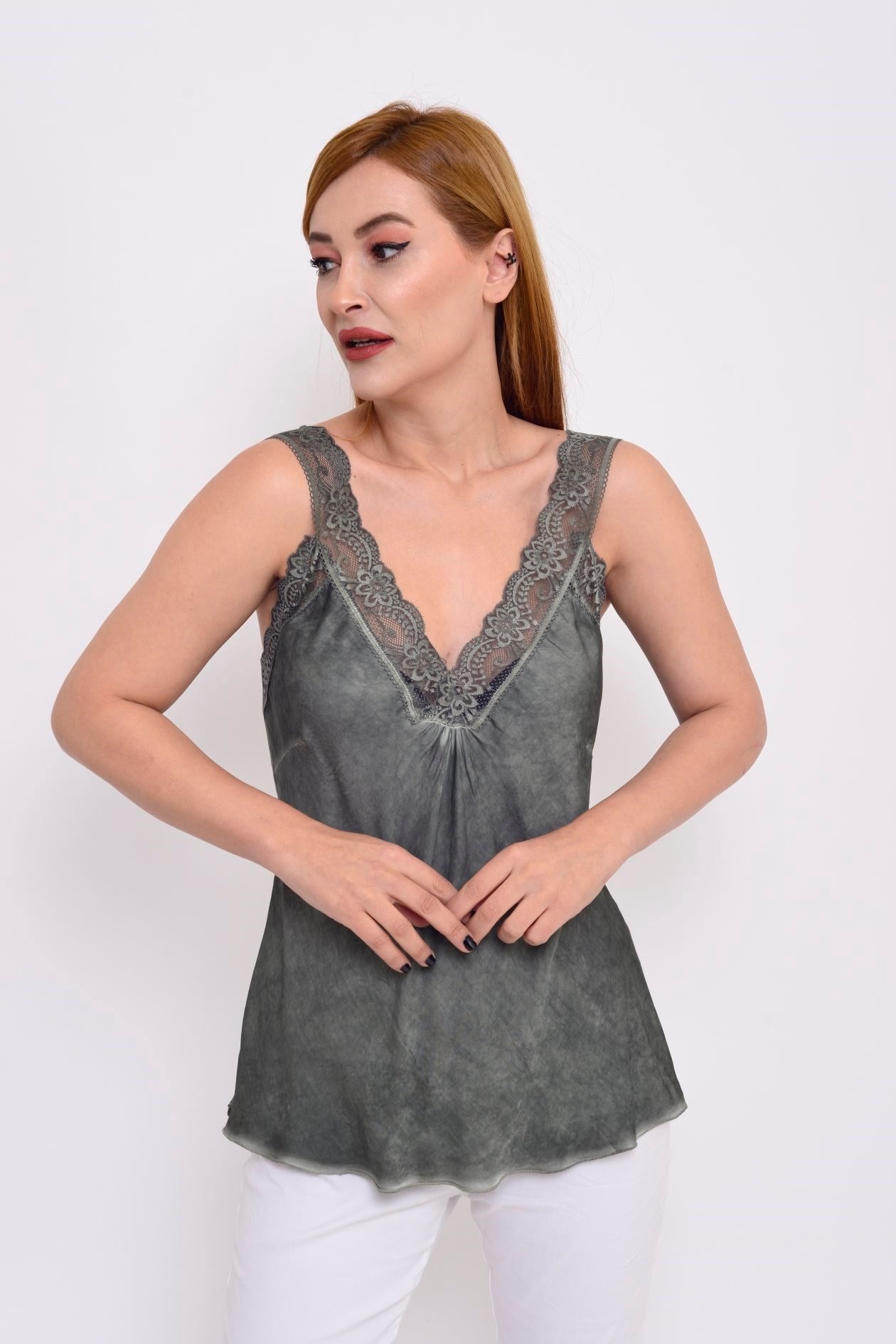21336 V YAKA ASKILI DANTELLİ BLUZ