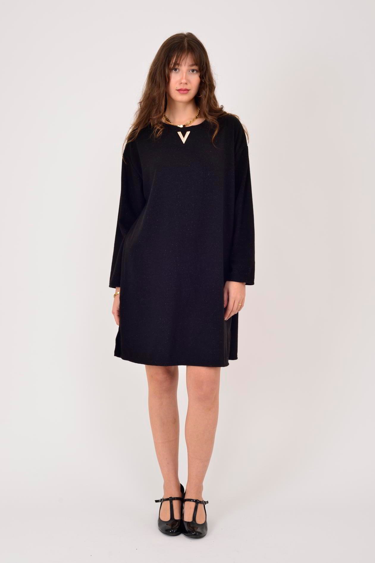 21458 V BROŞ DETAYLI SİMLİ TRİKO DOKULU KISA ELBİSE