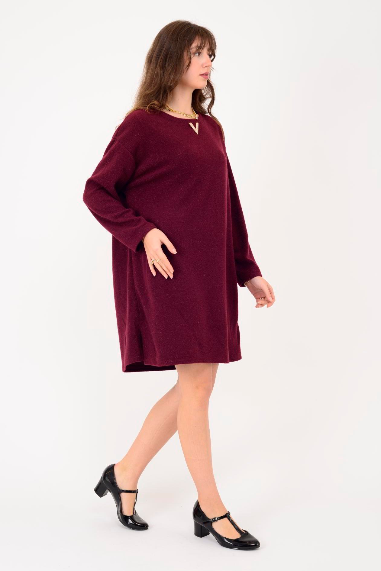 21458 V BROŞ DETAYLI SİMLİ TRİKO DOKULU KISA ELBİSE