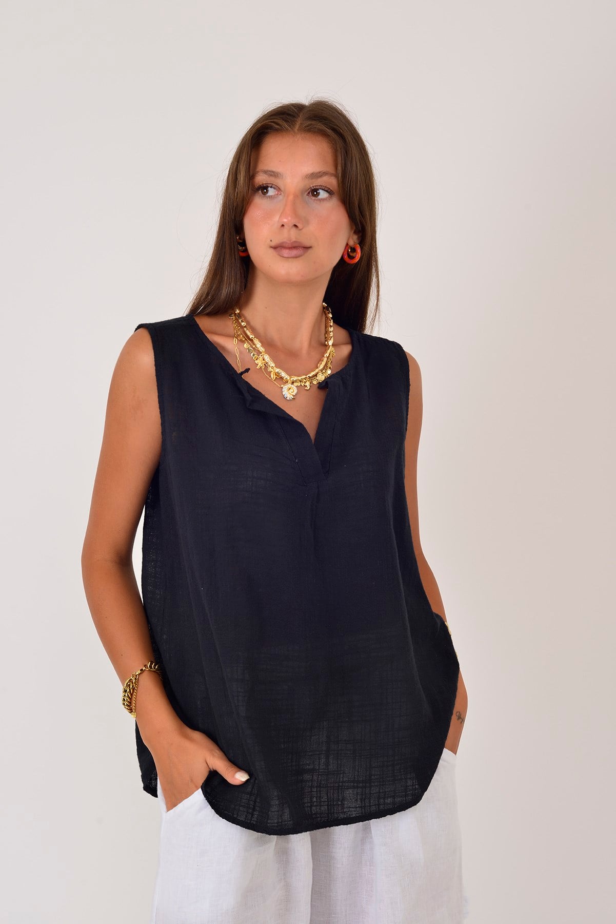 2243 HAKİM YAKA KOLSUZ BLUZ