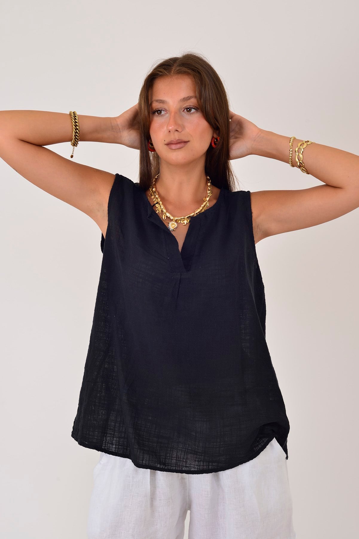 2243 HAKİM YAKA KOLSUZ BLUZ