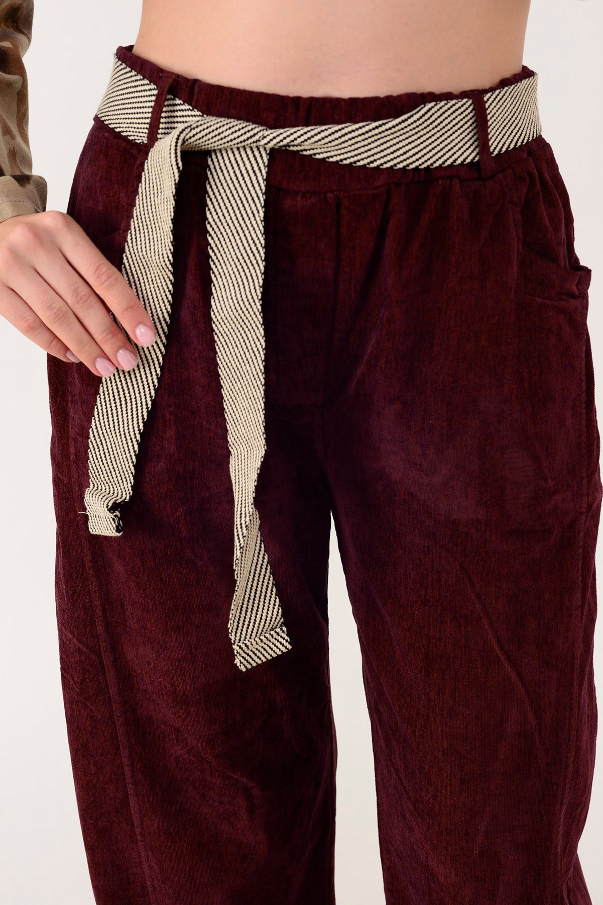 22556 KEMERLİ FİTİLLİ KADİFE PANTOLON