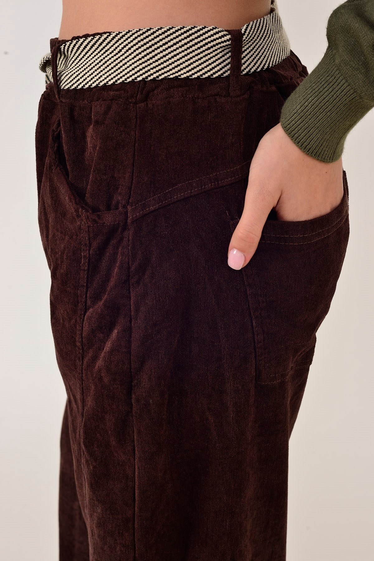 22556 KEMERLİ FİTİLLİ KADİFE PANTOLON