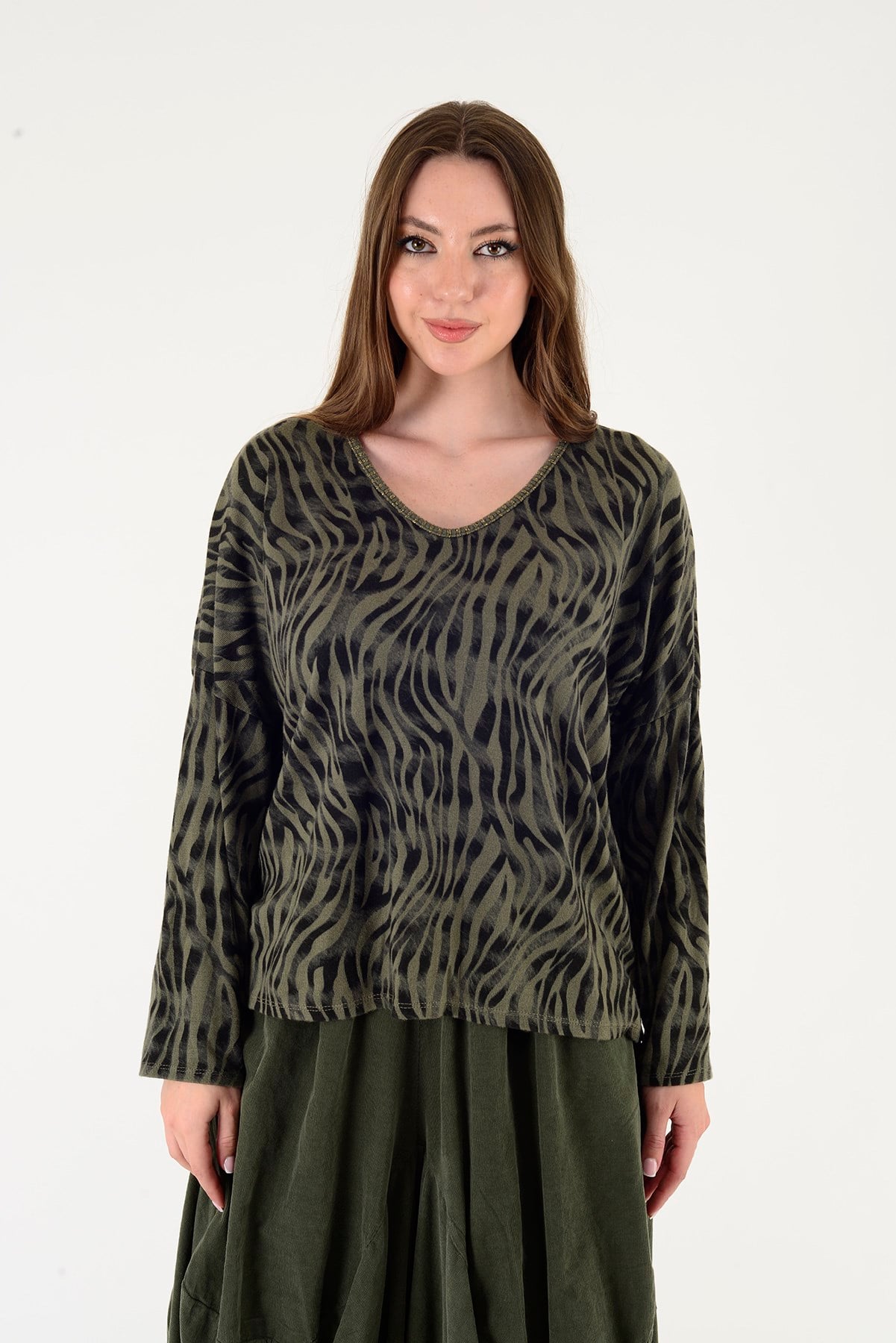 24779 ZEBRA DESEN V YAKA TRİKO BLUZ
