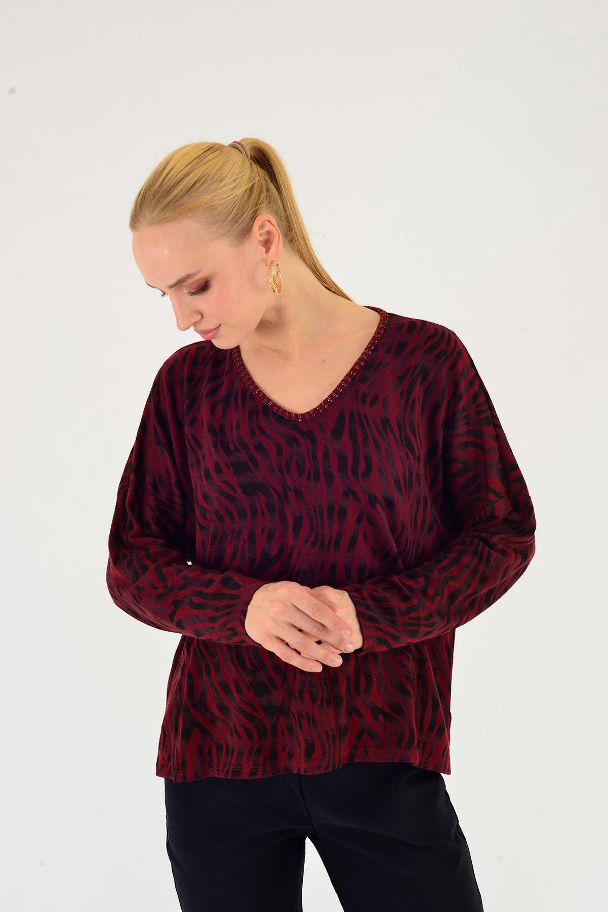 24779 ZEBRA DESEN V YAKA TRİKO BLUZ