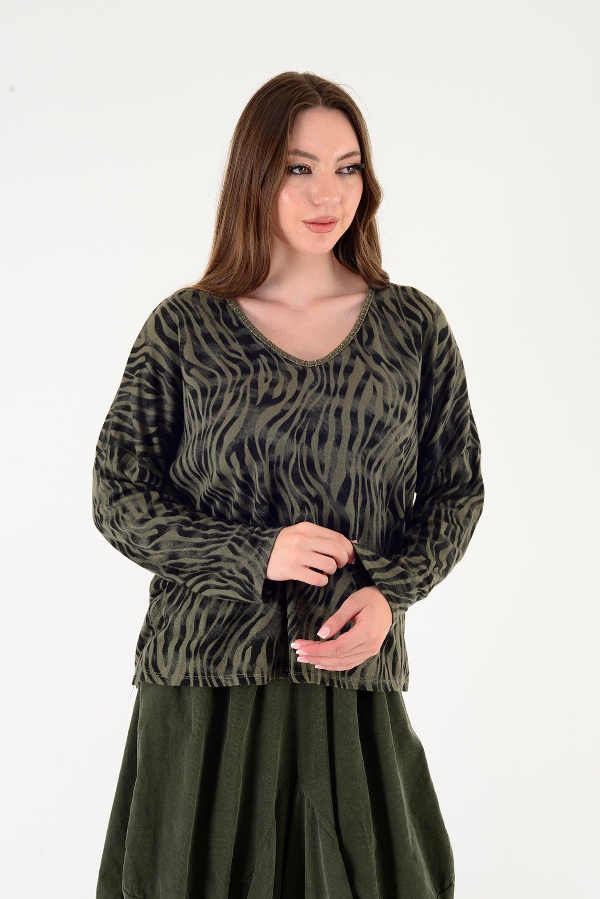 24779 ZEBRA DESEN V YAKA TRİKO BLUZ