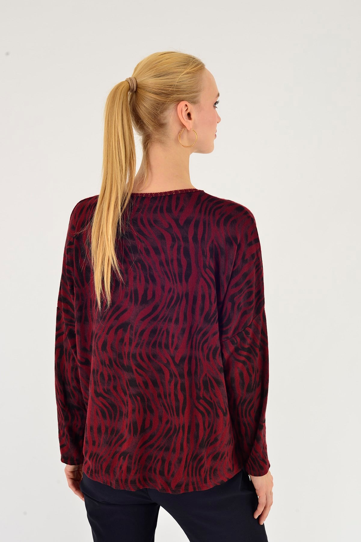 24779 ZEBRA DESEN V YAKA TRİKO BLUZ