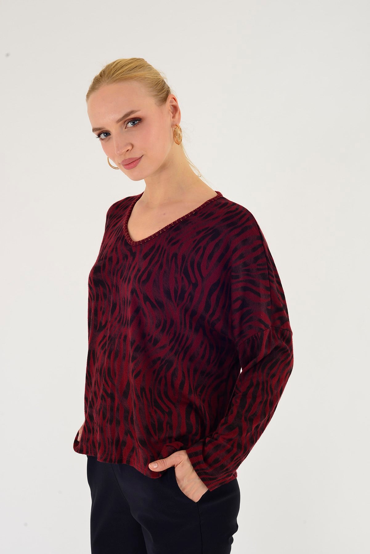 24779 ZEBRA DESEN V YAKA TRİKO BLUZ