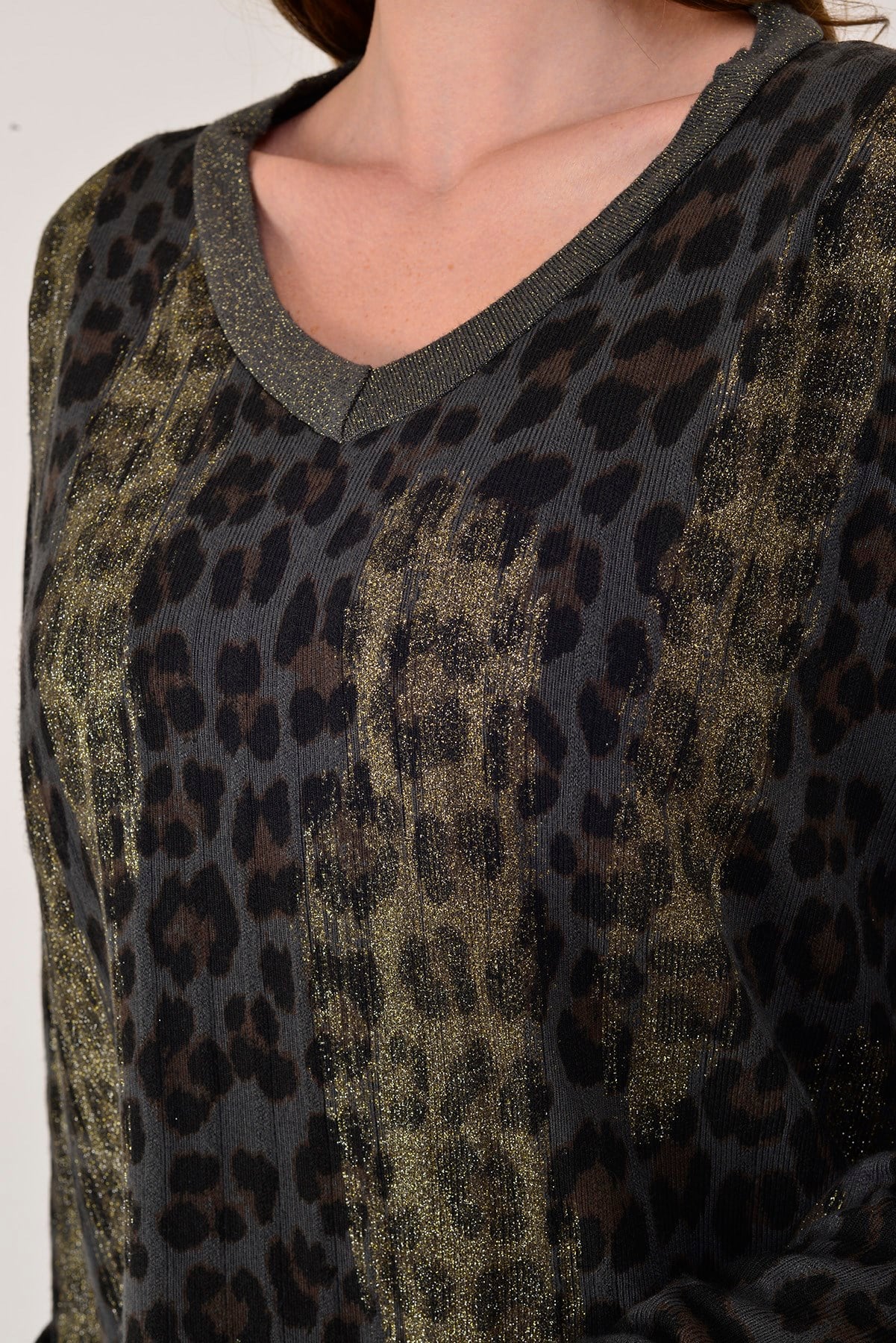 25192 LEOPAR DESEN SİMLİ TRİKO BLUZ