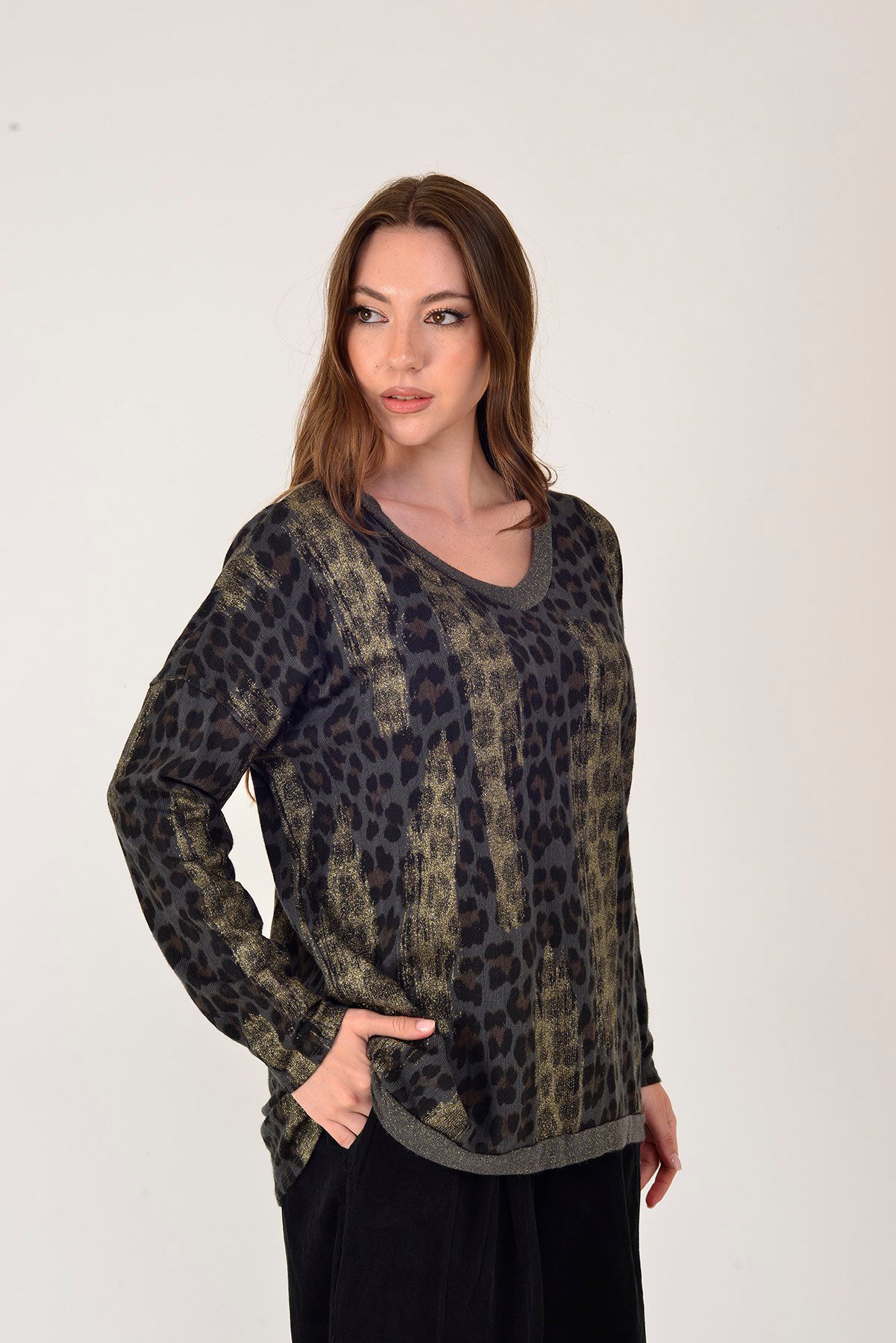 25192 LEOPAR DESEN SİMLİ TRİKO BLUZ