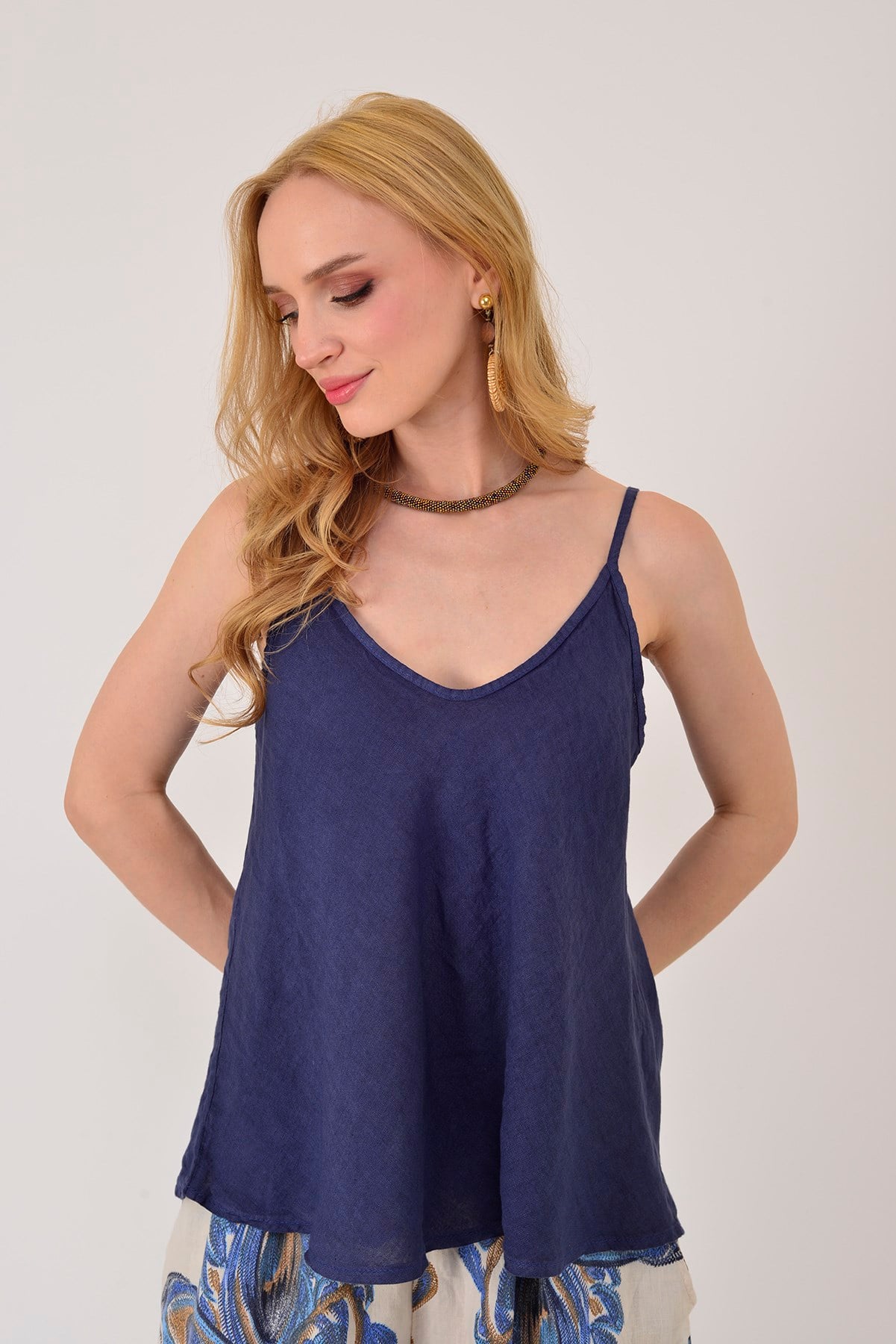 25T842 V YAKA ASKILI KETEN BLUZ