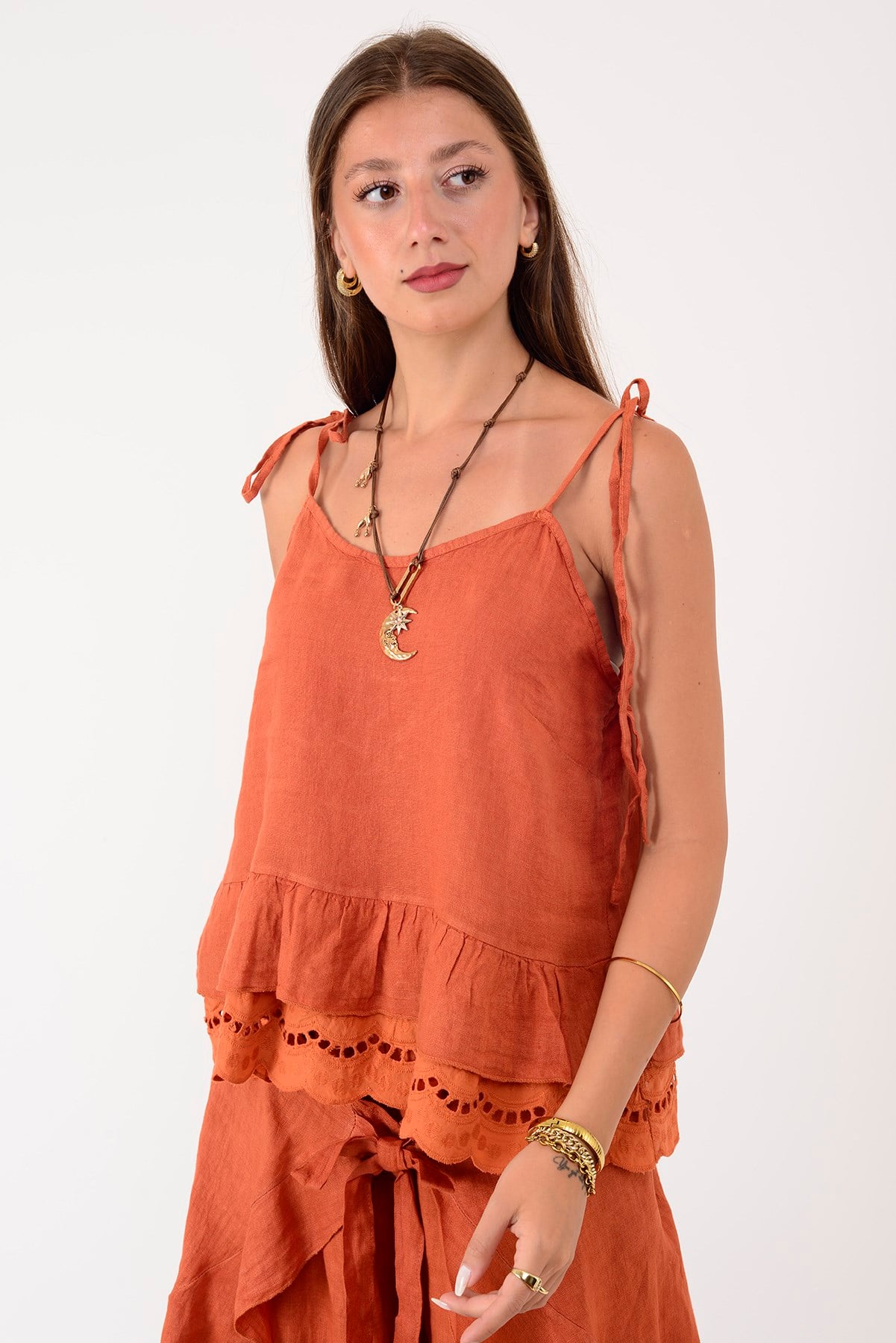 26509 FİSTO DETAYLI ASKILI KETEN BLUZ